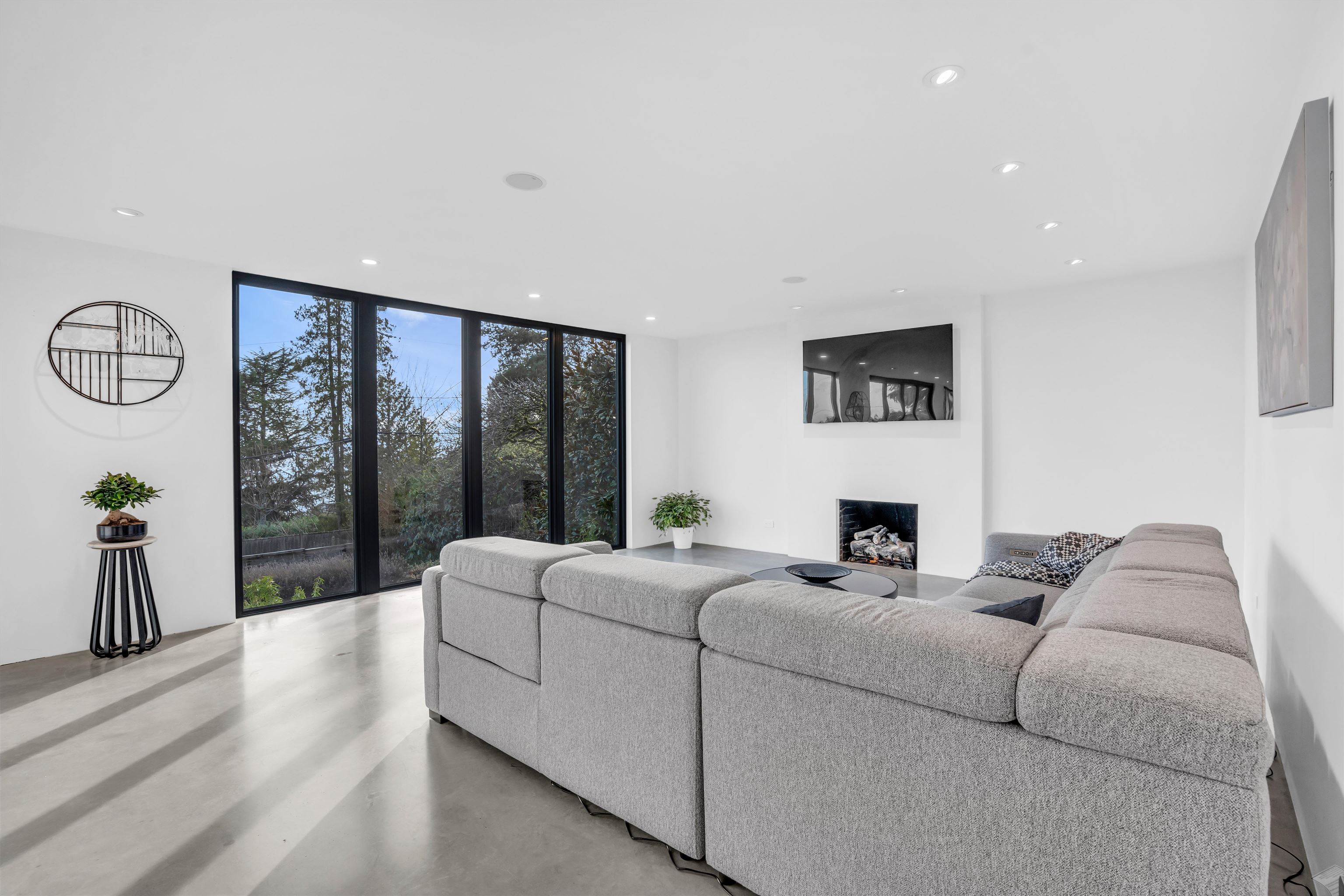 Listing image of 2234 PALMERSTON AVENUE
