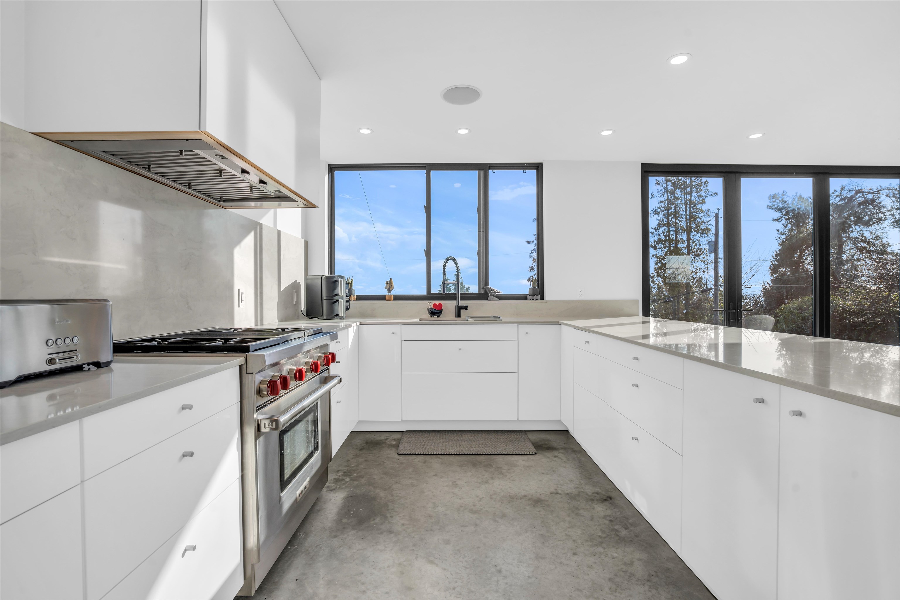 Listing image of 2234 PALMERSTON AVENUE