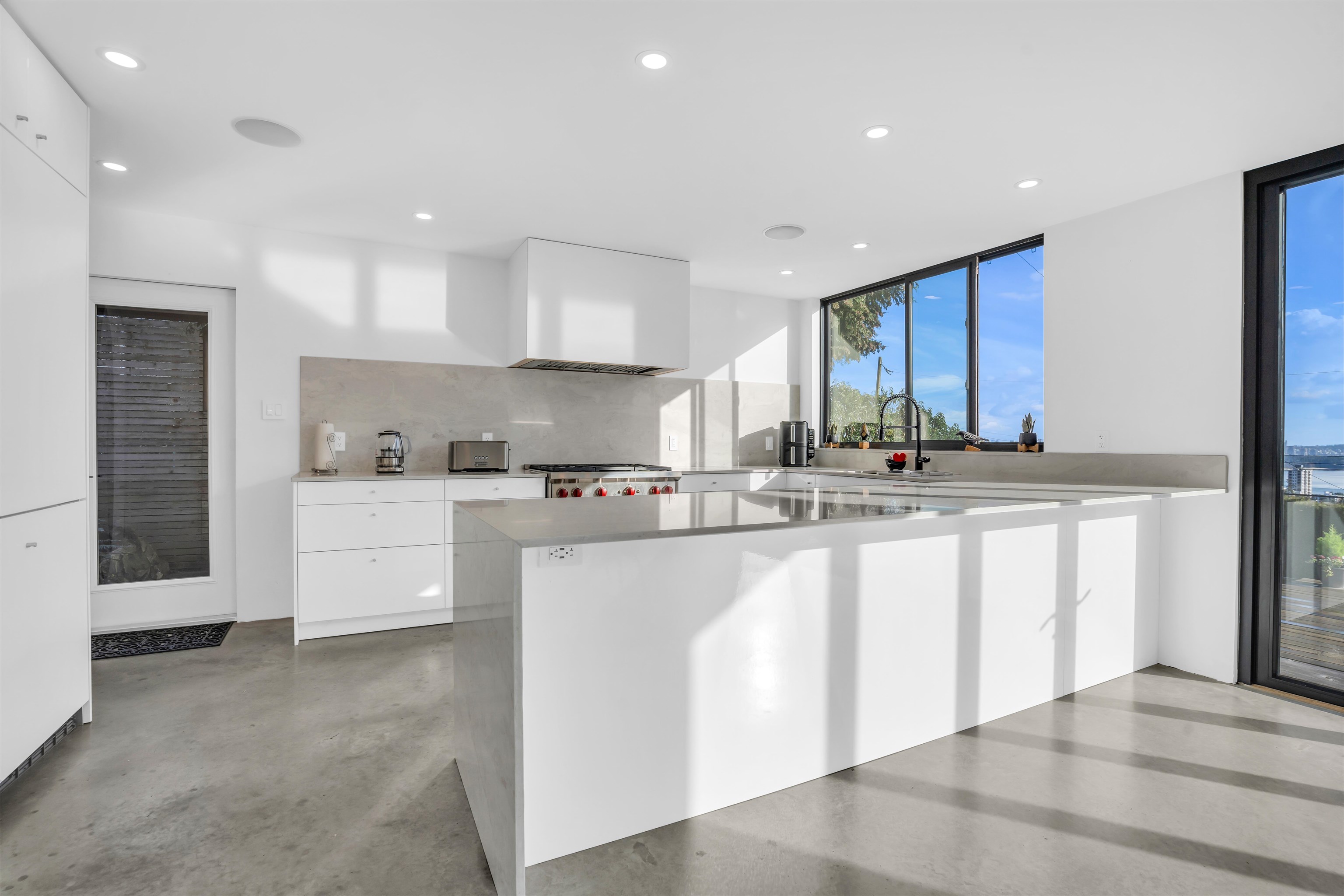 Listing image of 2234 PALMERSTON AVENUE