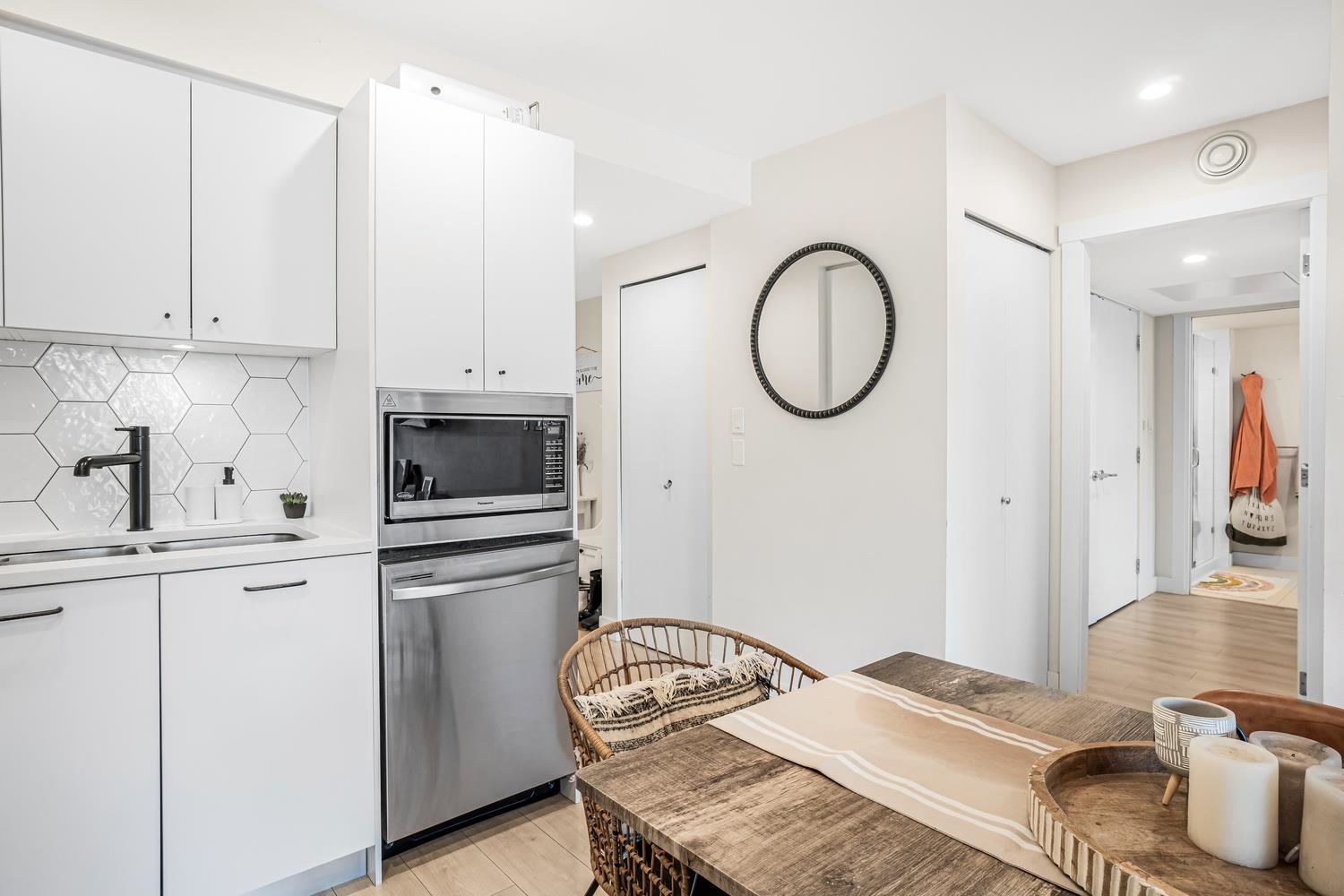 Listing image of 409 1519 CROWN STREET