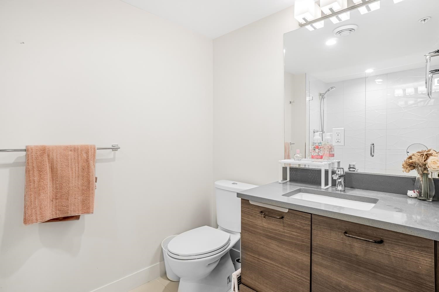 Listing image of 409 1519 CROWN STREET
