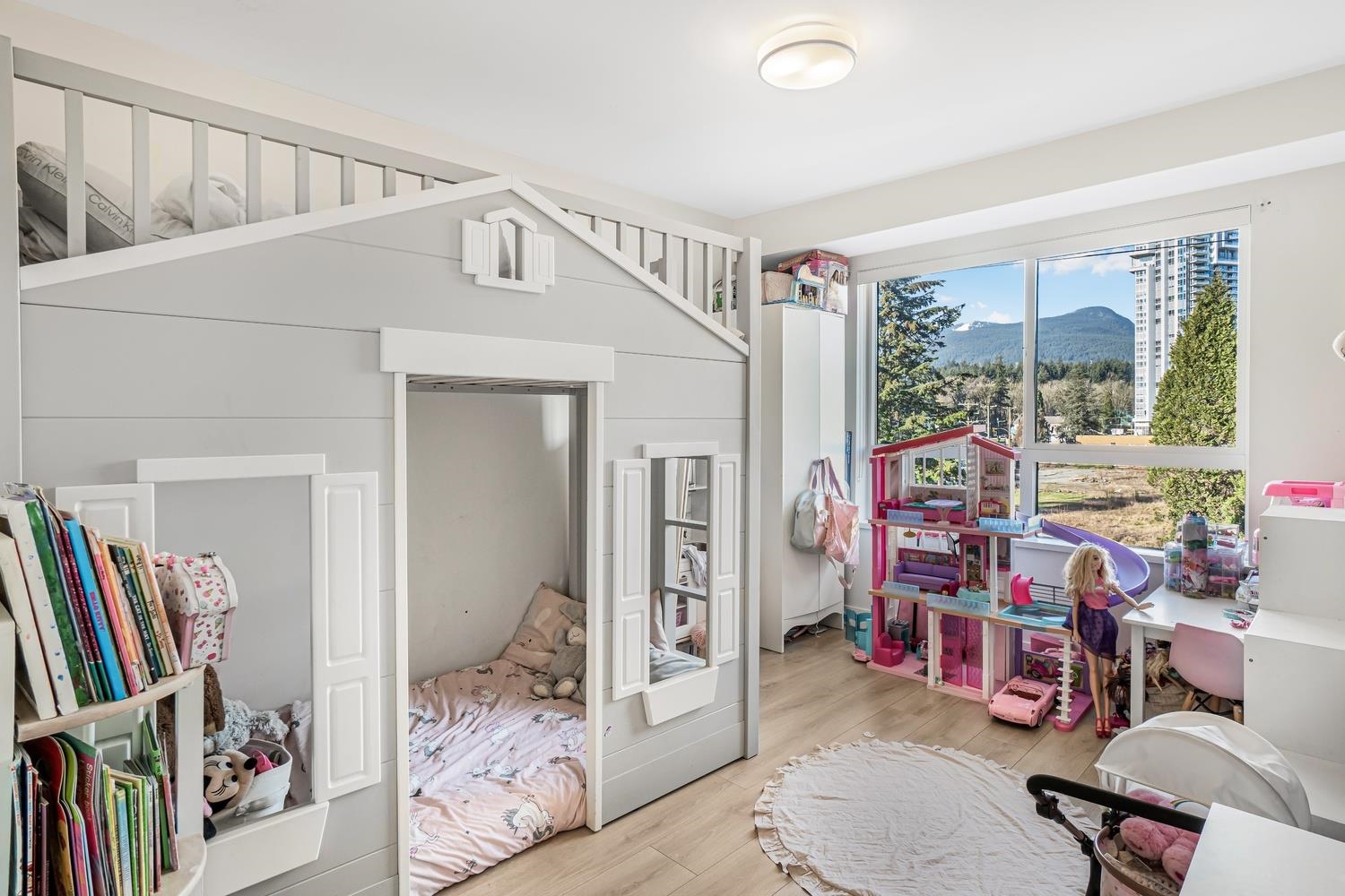 Listing image of 409 1519 CROWN STREET