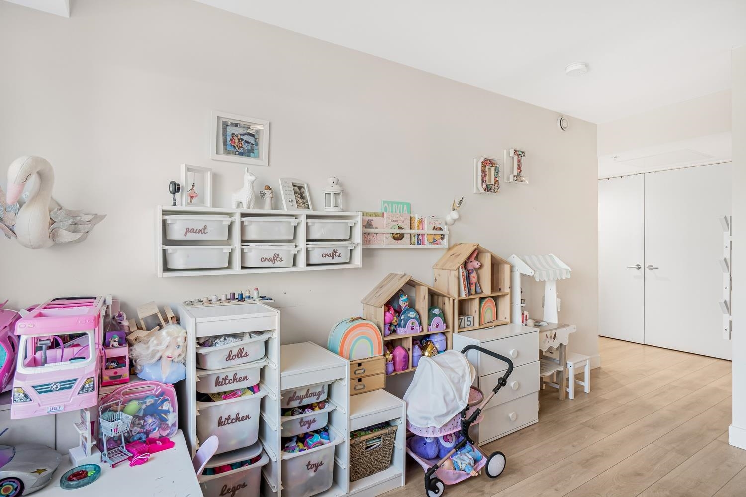 Listing image of 409 1519 CROWN STREET