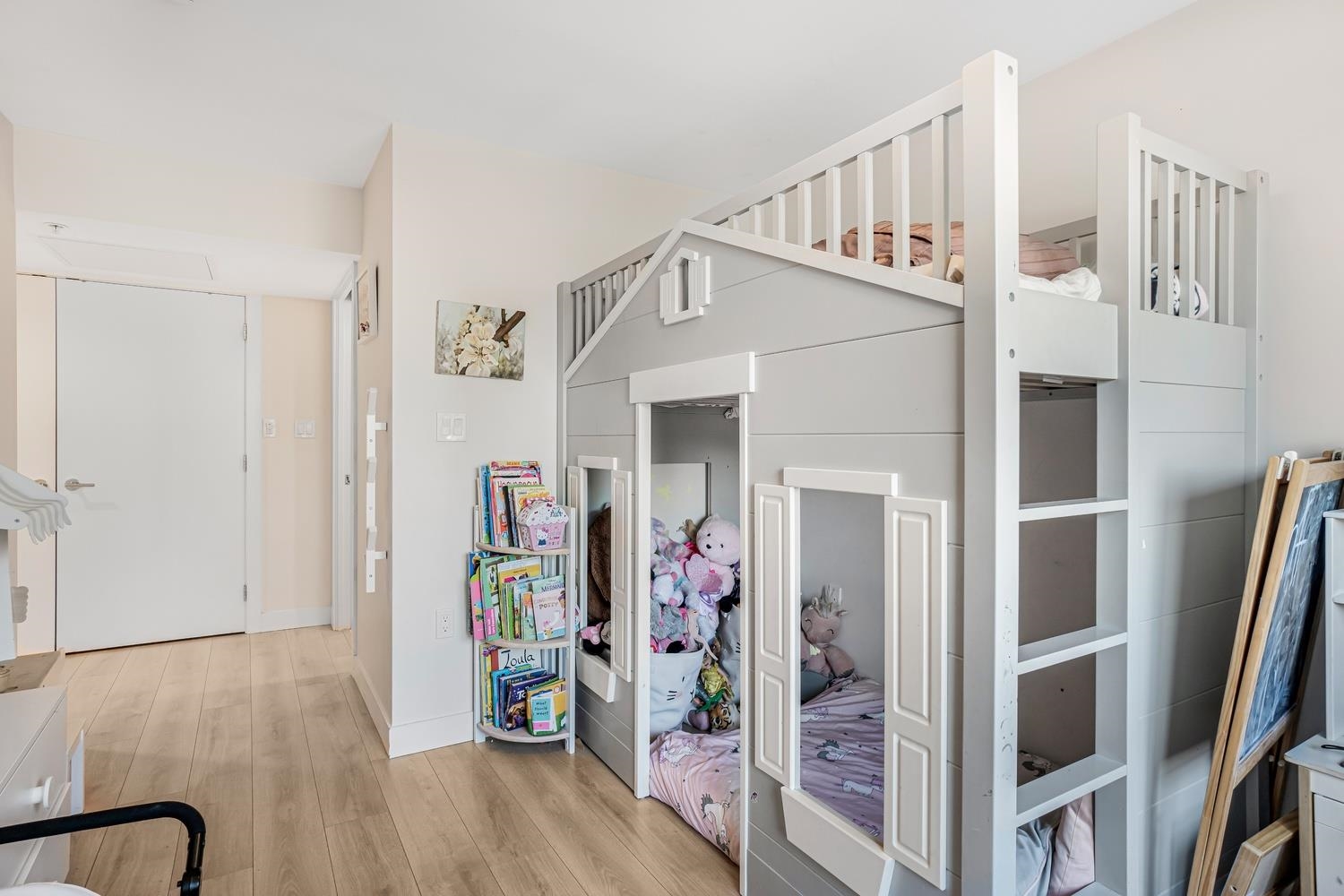 Listing image of 409 1519 CROWN STREET