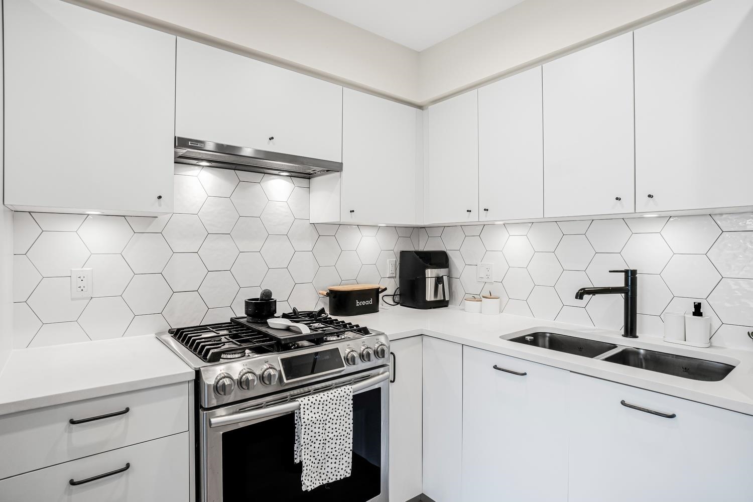 Listing image of 409 1519 CROWN STREET
