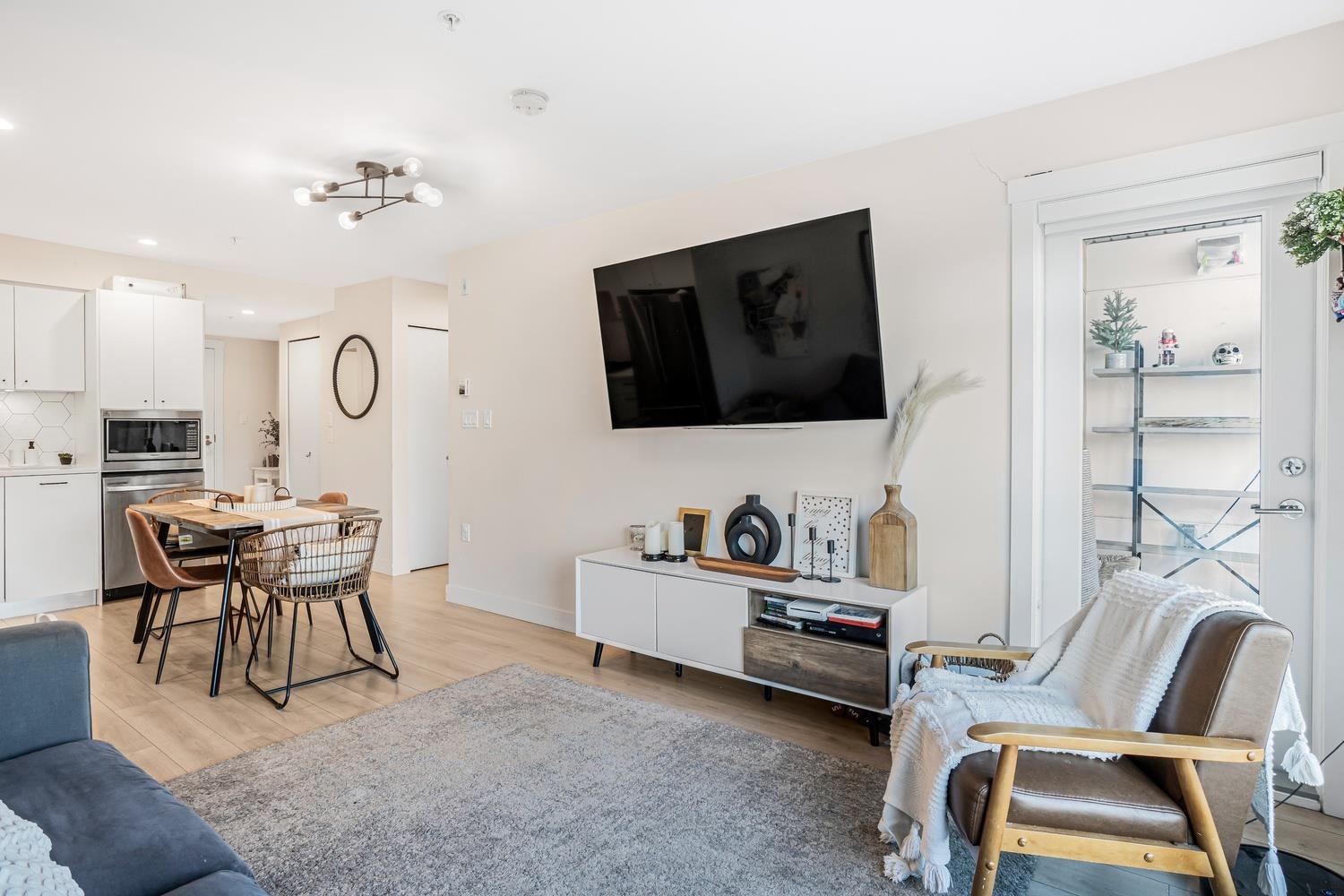 Listing image of 409 1519 CROWN STREET