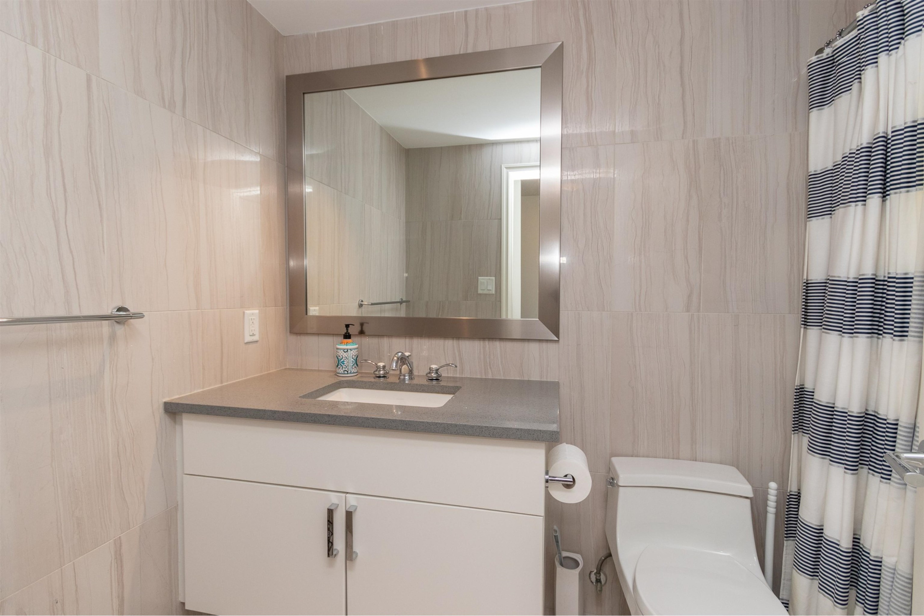 Listing image of 705 199 VICTORY SHIP WAY