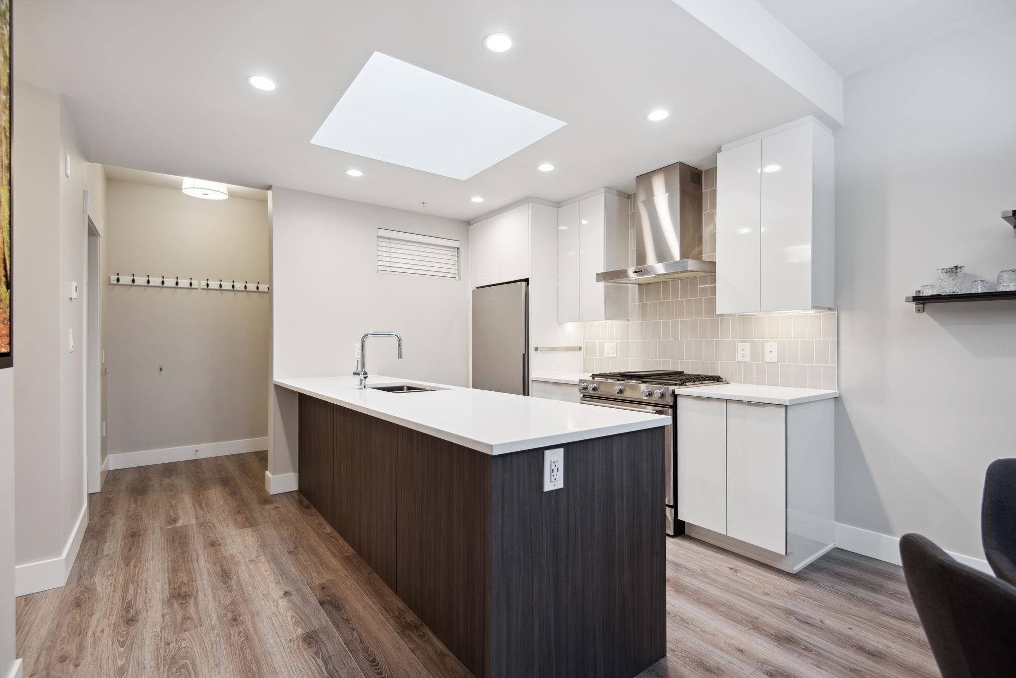 Listing image of 603 1496 CHARLOTTE ROAD