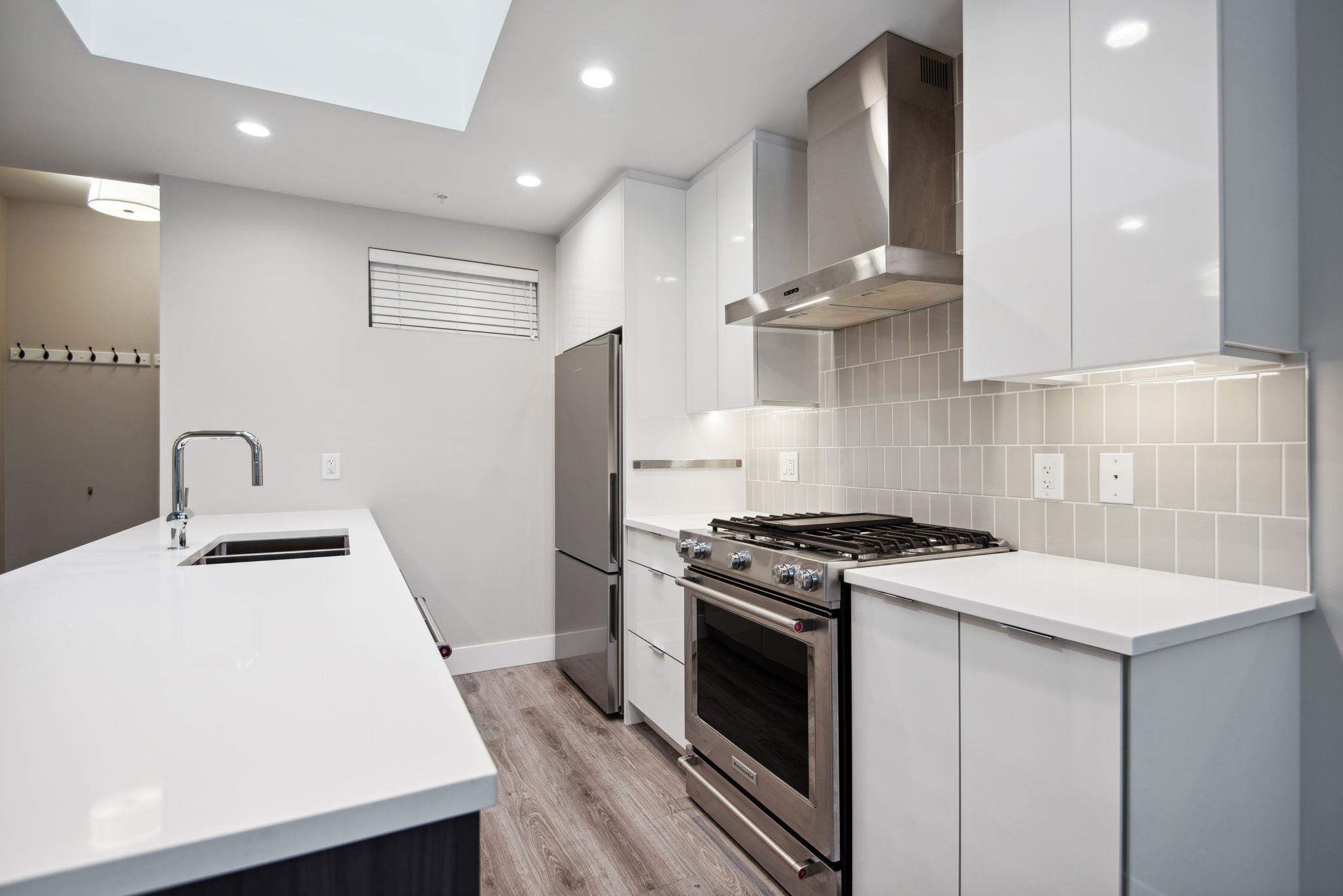 Listing image of 603 1496 CHARLOTTE ROAD