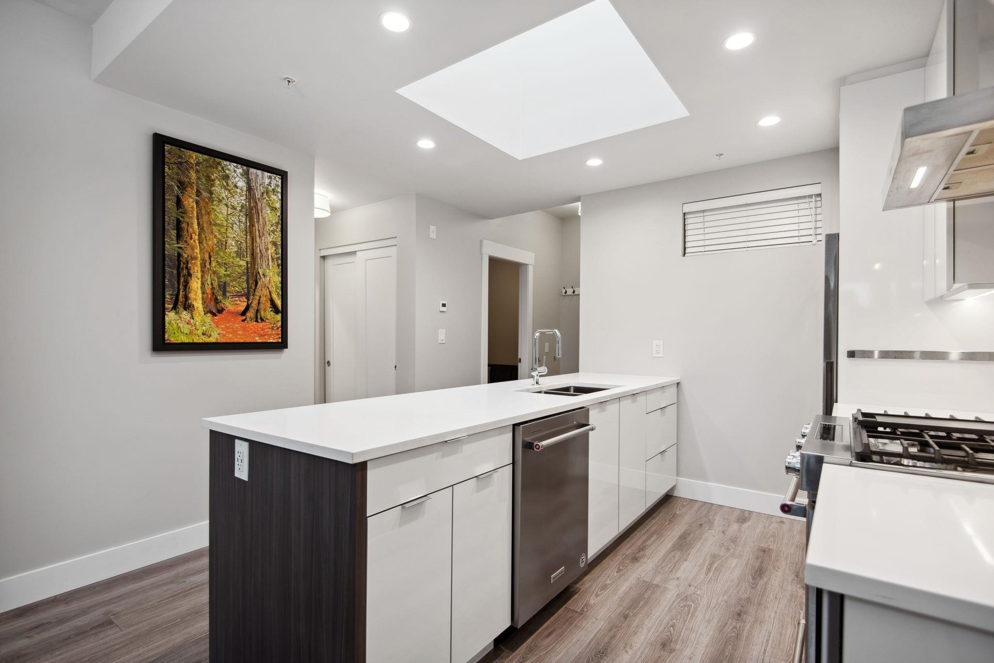 Listing image of 603 1496 CHARLOTTE ROAD