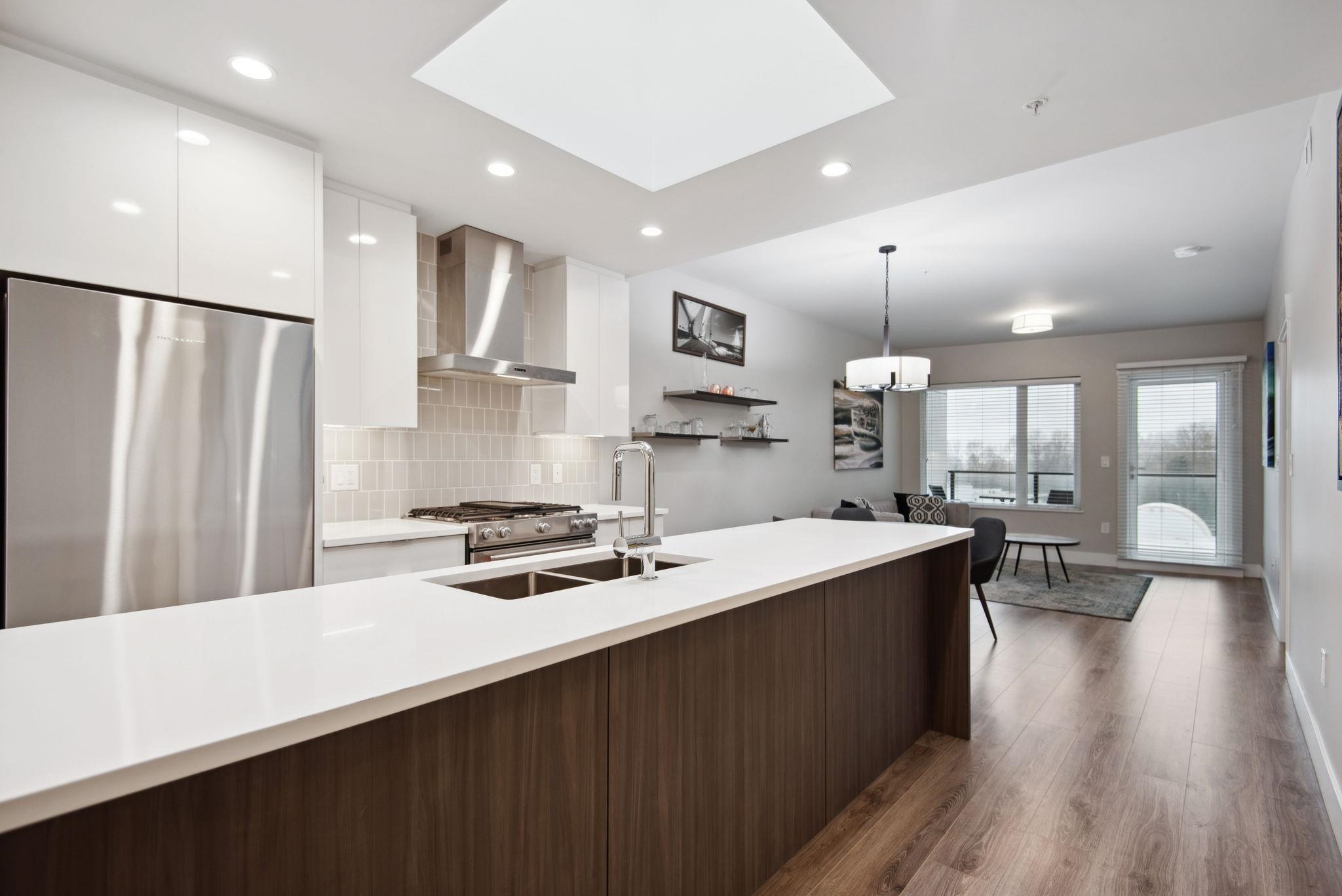 Listing image of 603 1496 CHARLOTTE ROAD