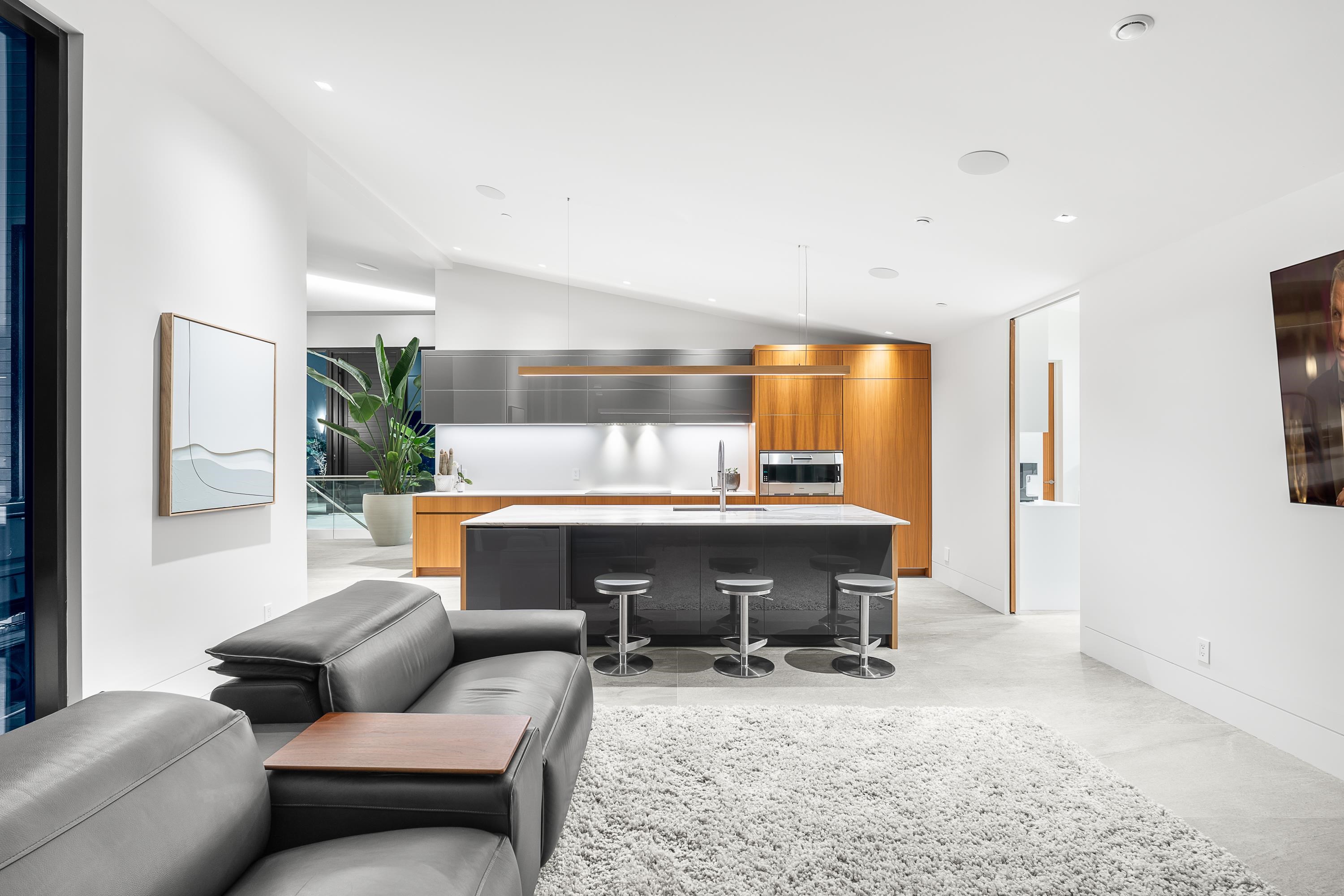 Listing image of 535 CRAIGMOHR DRIVE