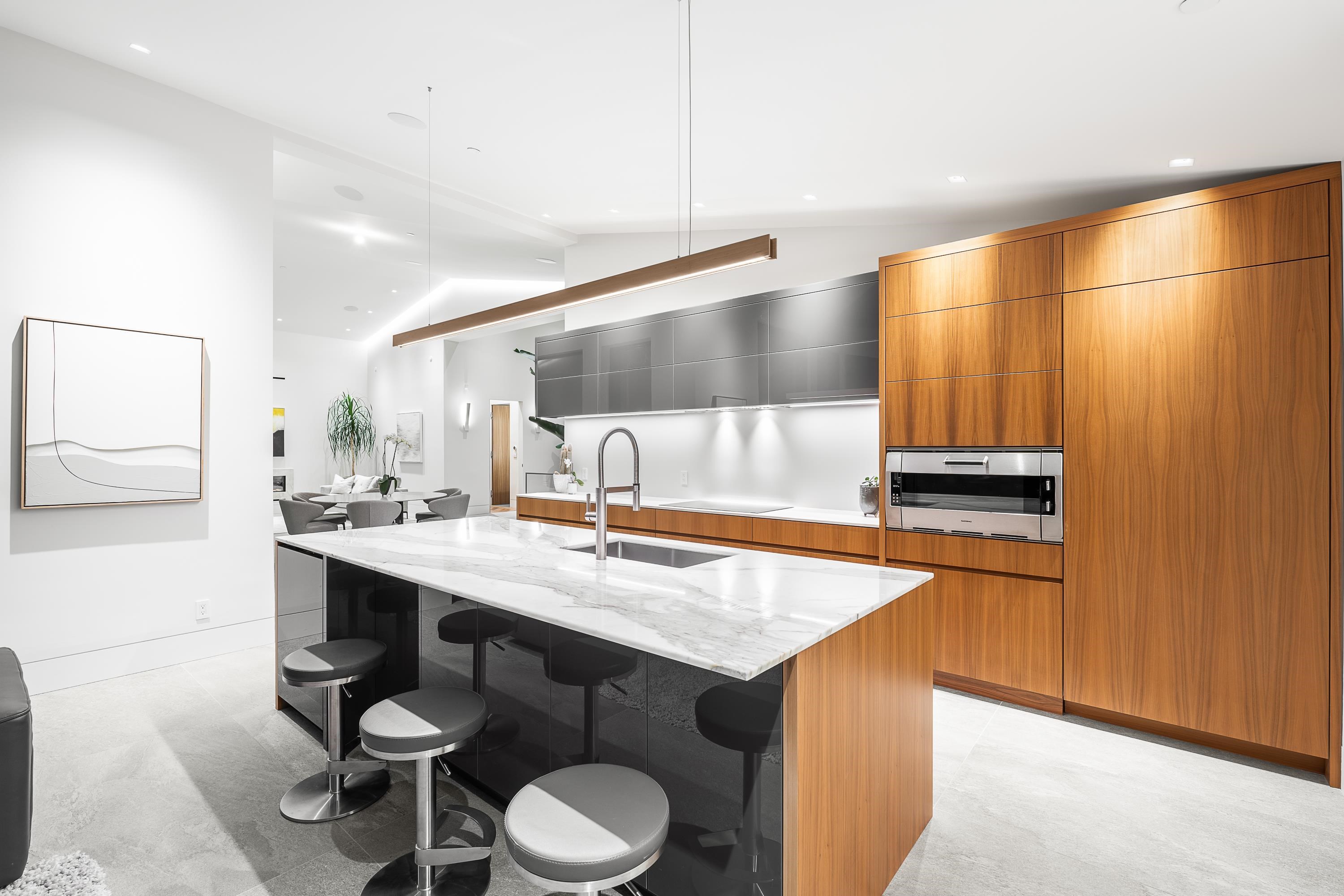 Listing image of 535 CRAIGMOHR DRIVE