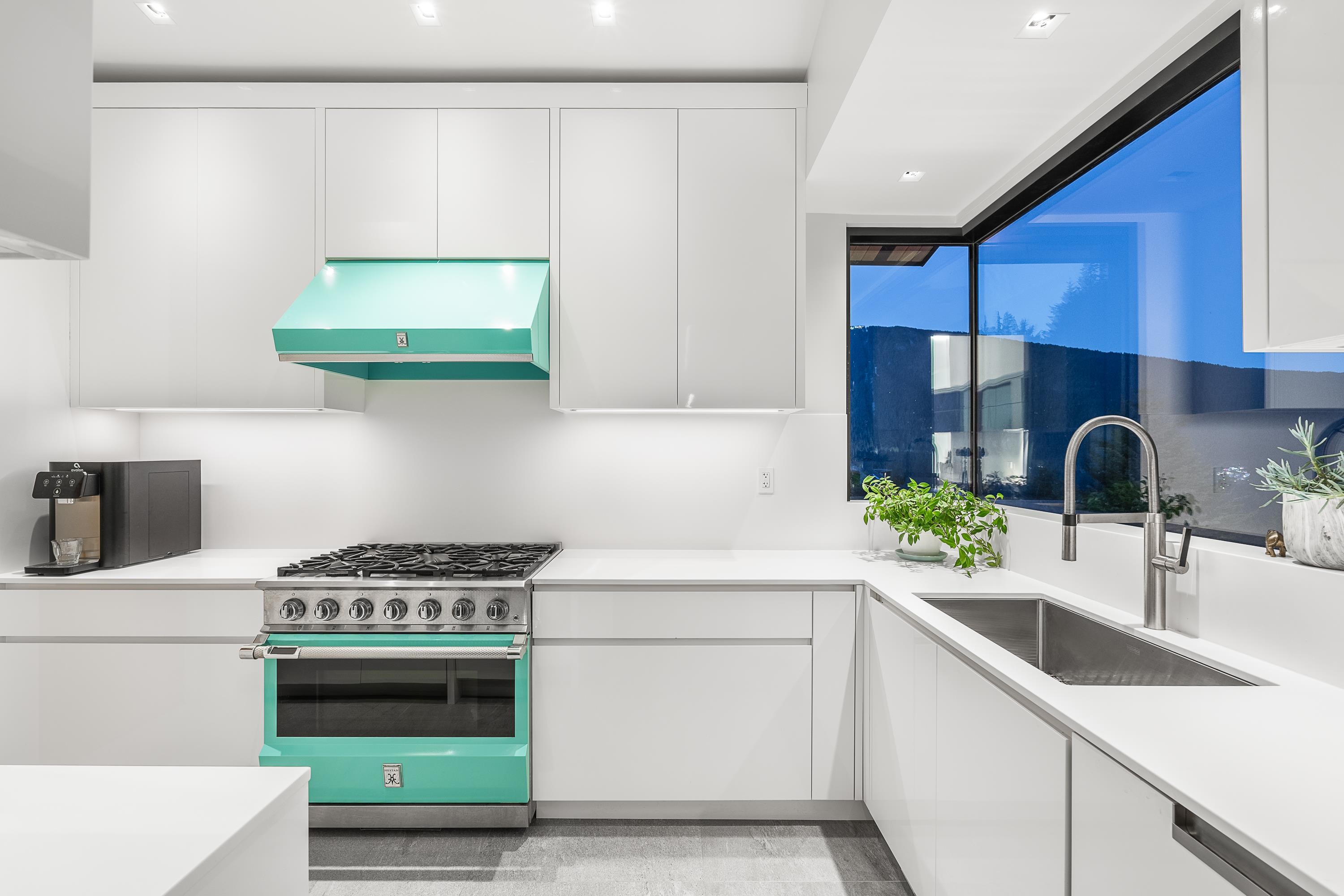 Listing image of 535 CRAIGMOHR DRIVE