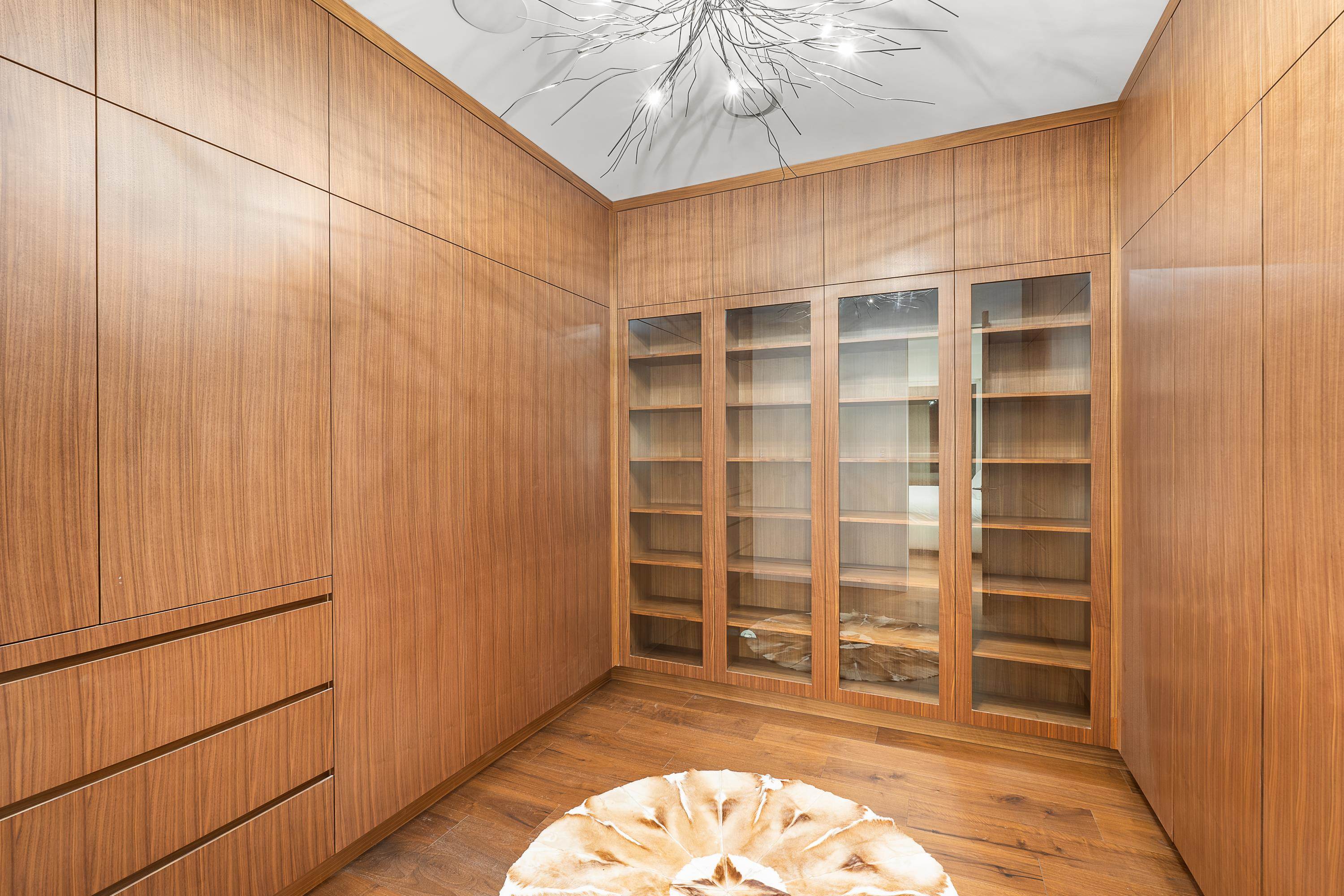 Listing image of 535 CRAIGMOHR DRIVE