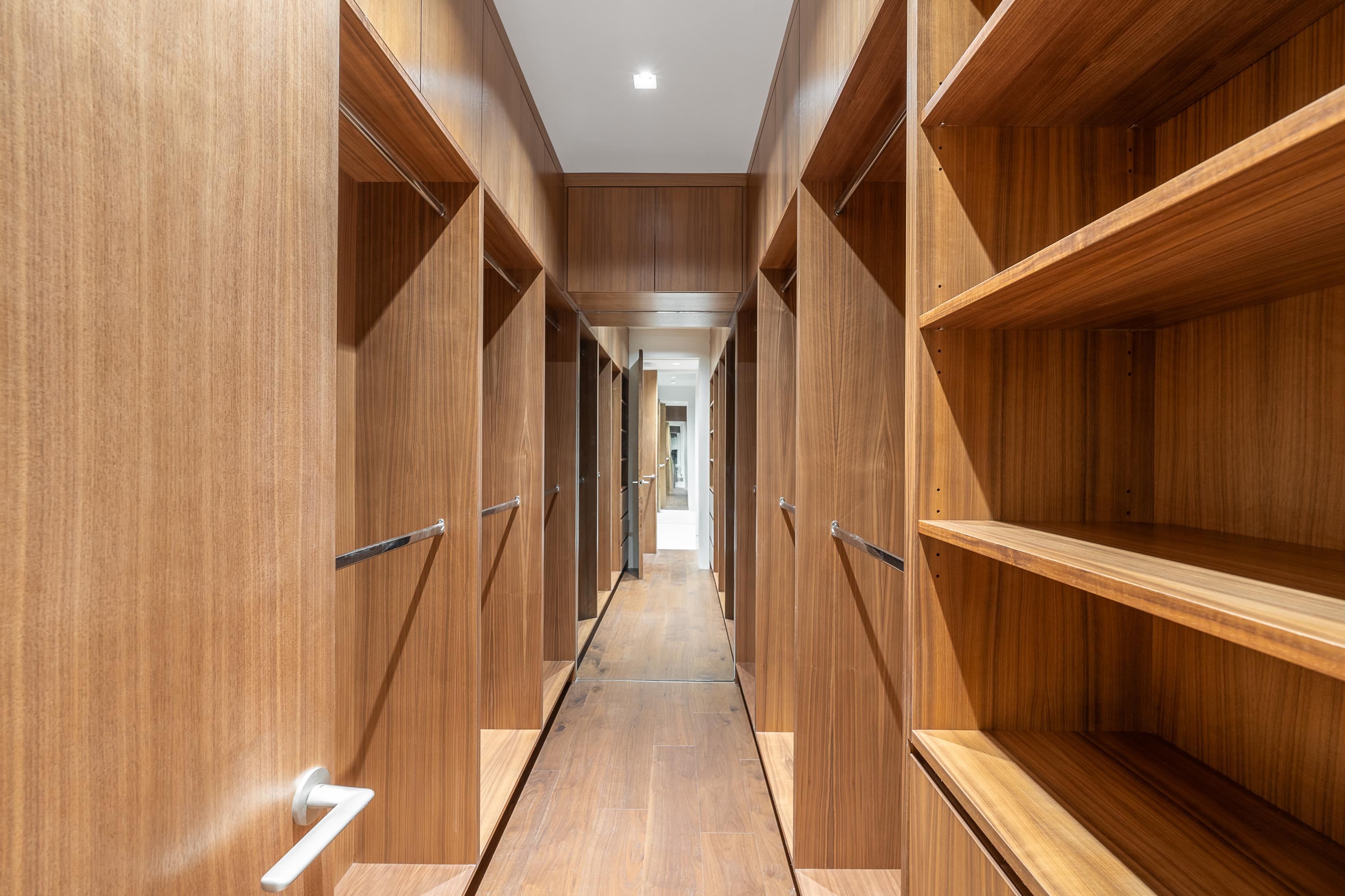 Listing image of 535 CRAIGMOHR DRIVE