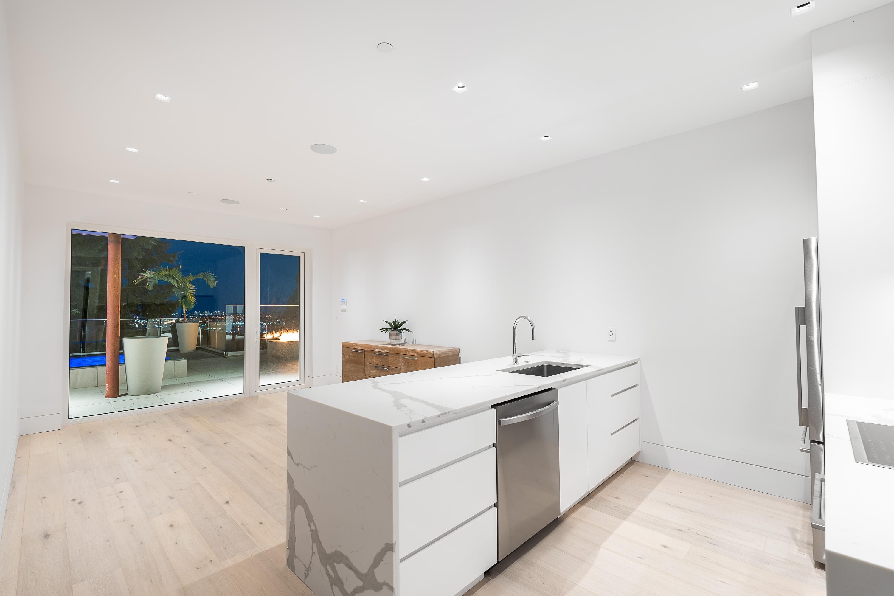 Listing image of 535 CRAIGMOHR DRIVE