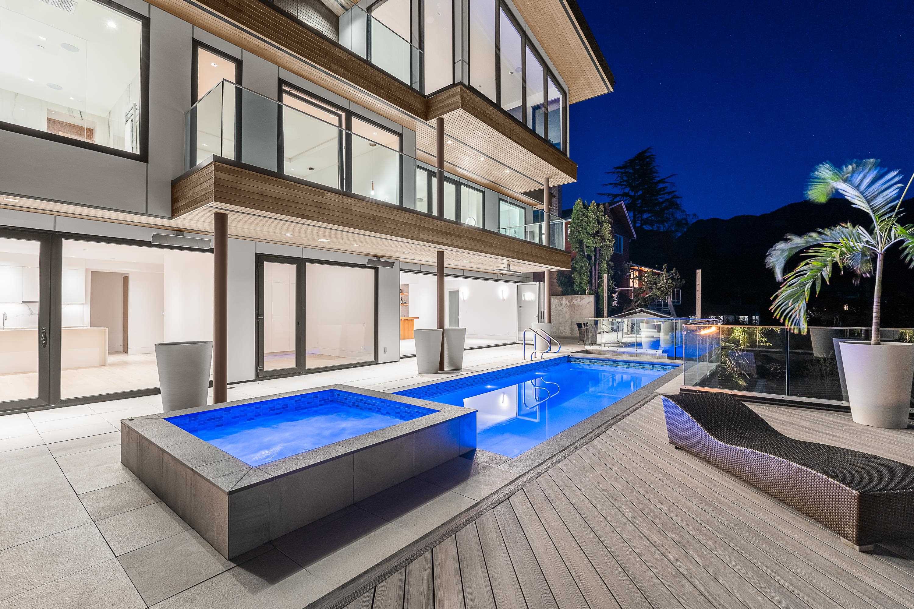 Listing image of 535 CRAIGMOHR DRIVE