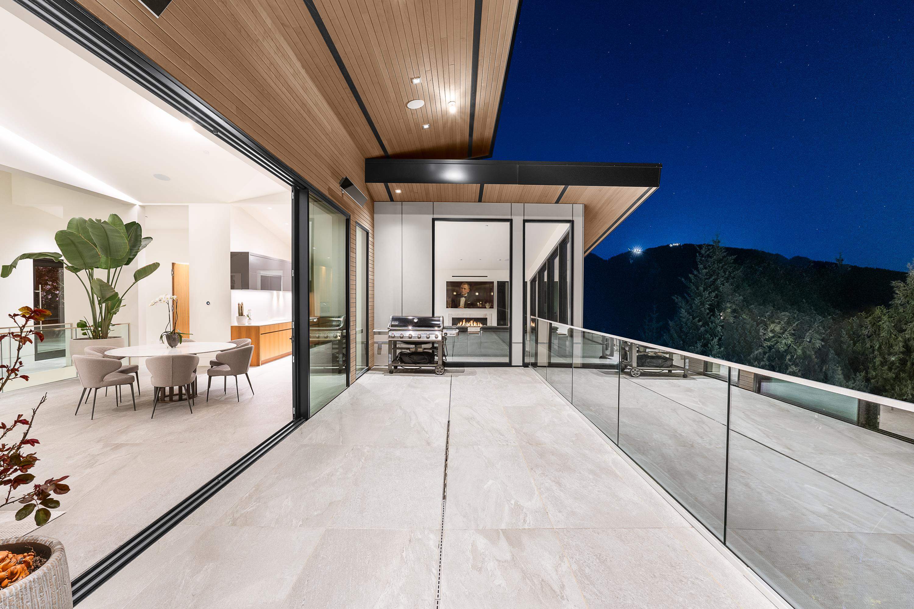Listing image of 535 CRAIGMOHR DRIVE