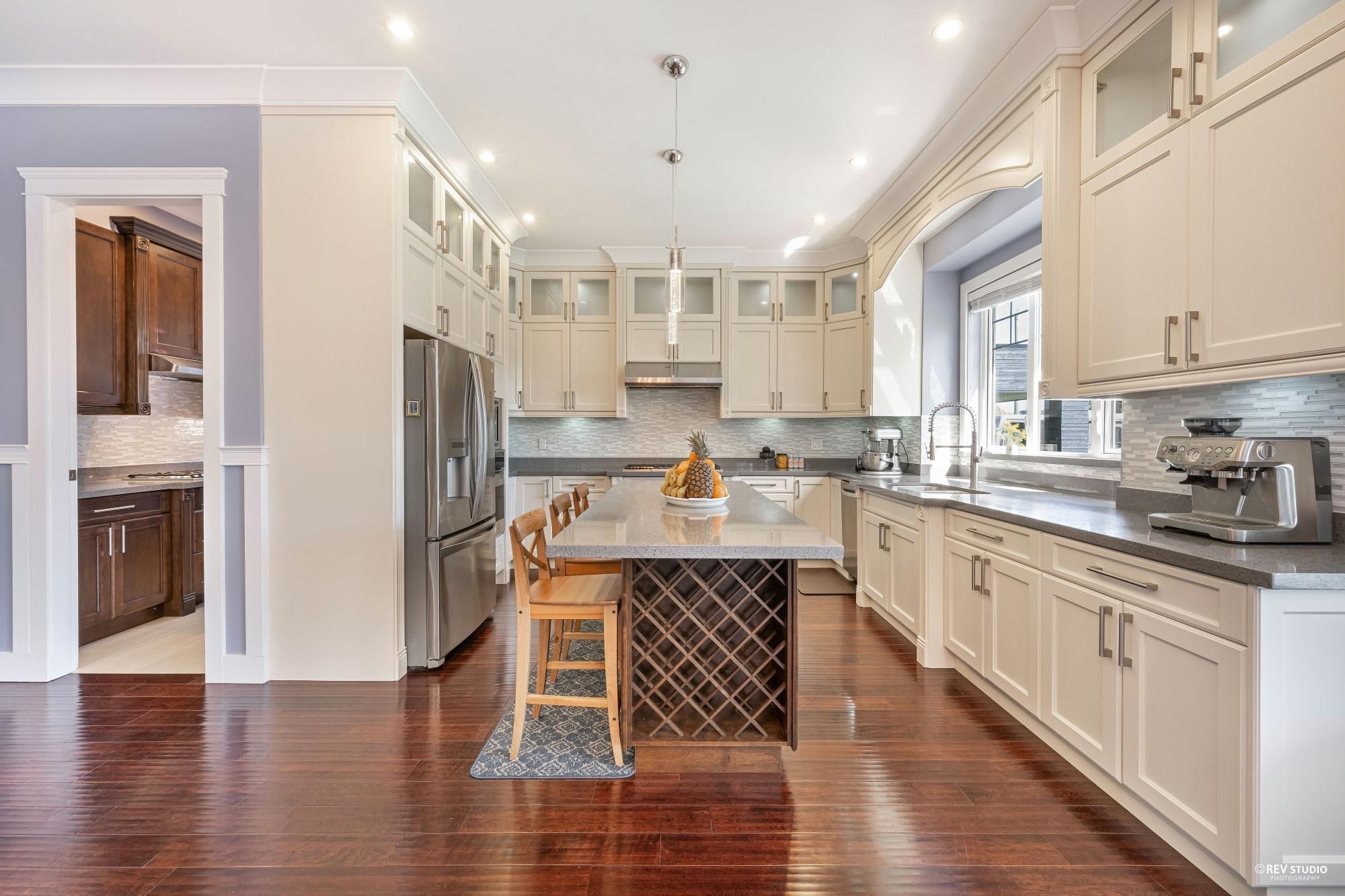 Listing image of 337 E 17TH STREET