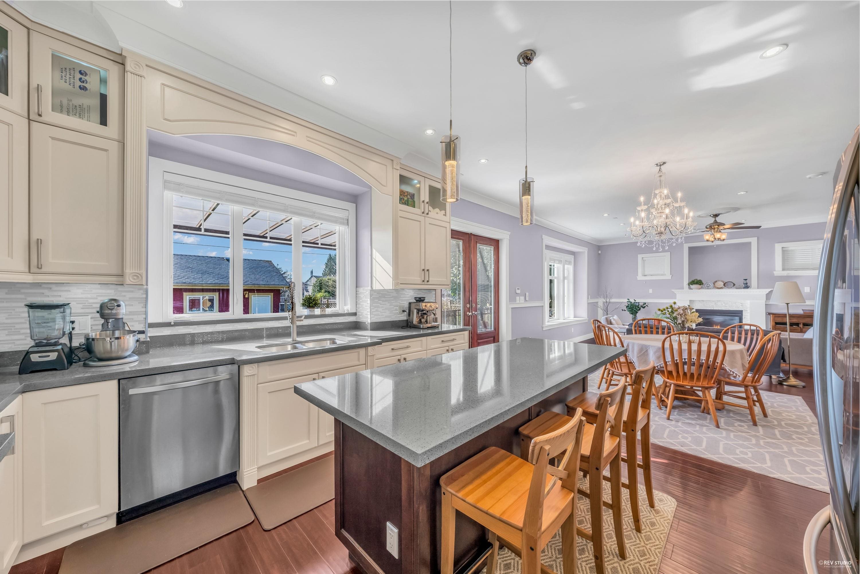 Listing image of 337 E 17TH STREET