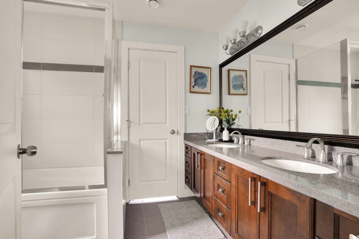 Listing image of 337 E 17TH STREET