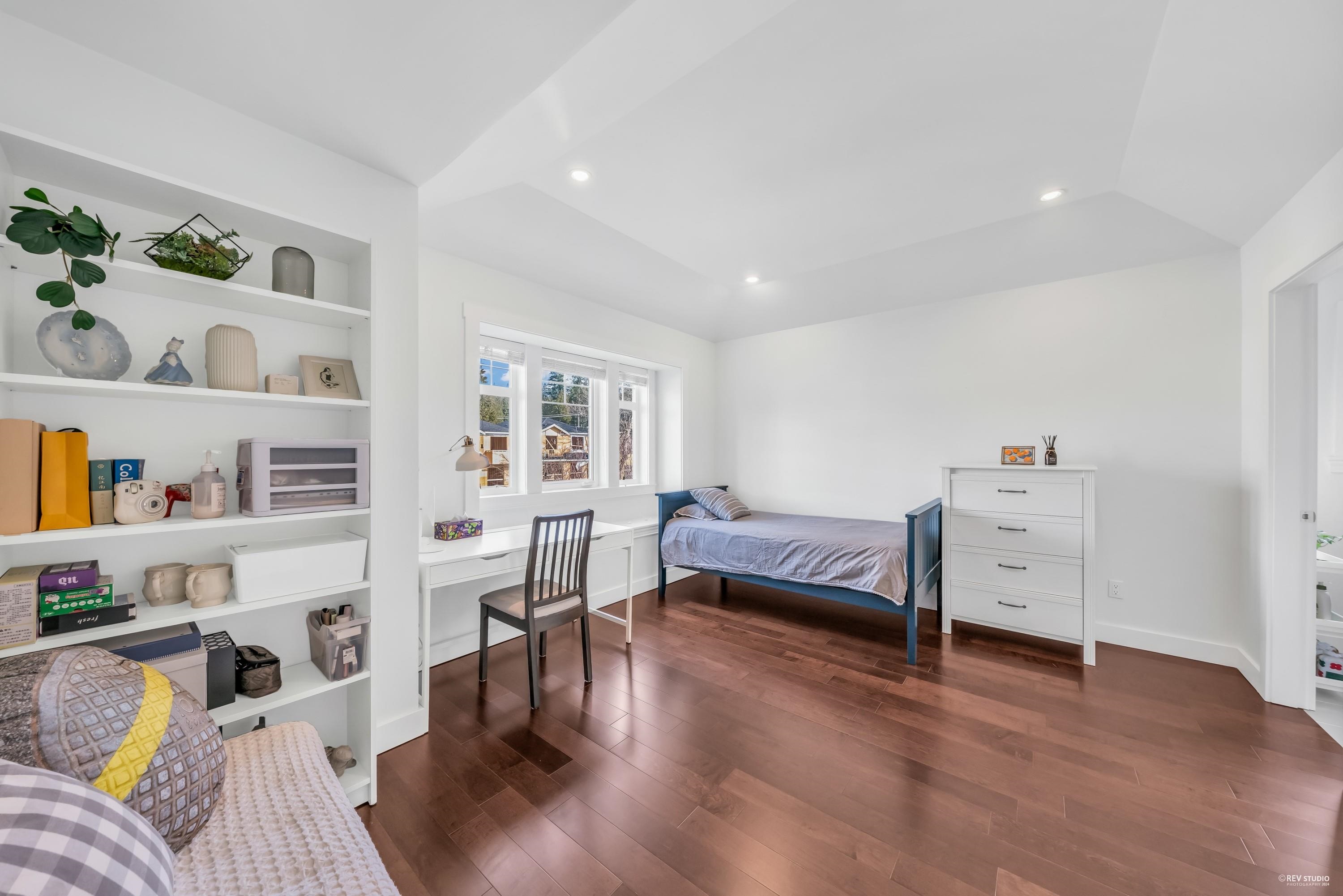 Listing image of 337 E 17TH STREET