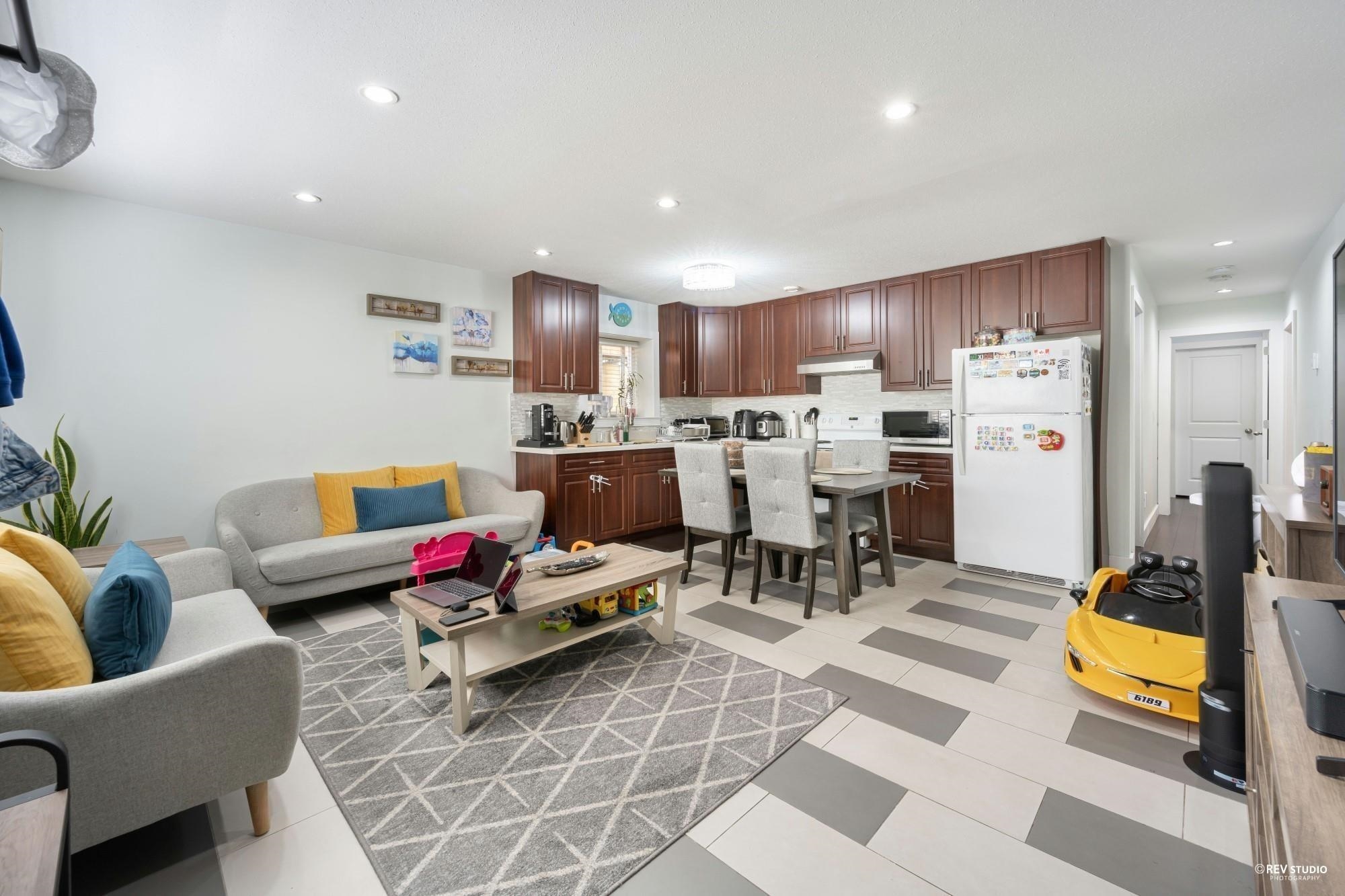 Listing image of 337 E 17TH STREET