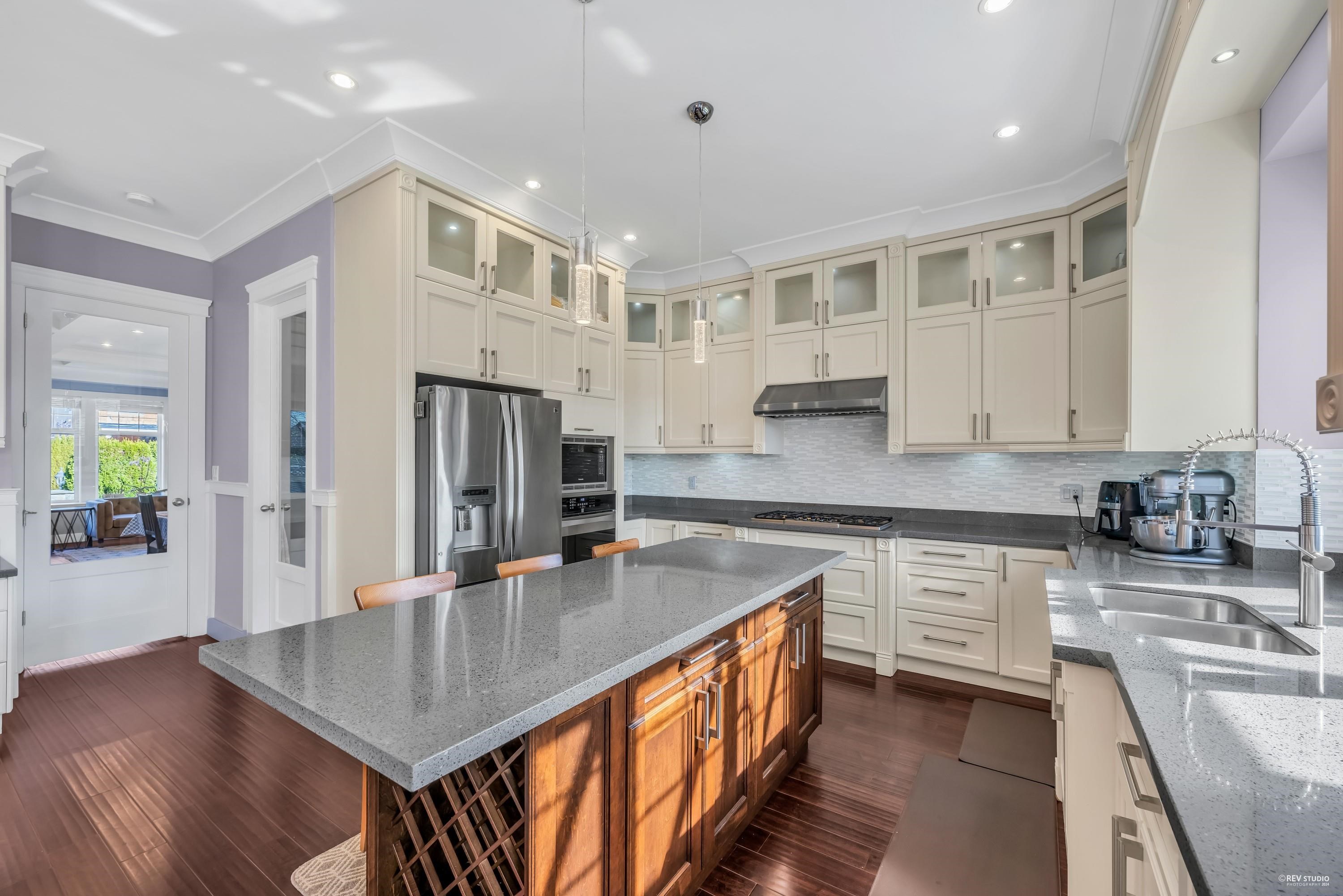 Listing image of 337 E 17TH STREET