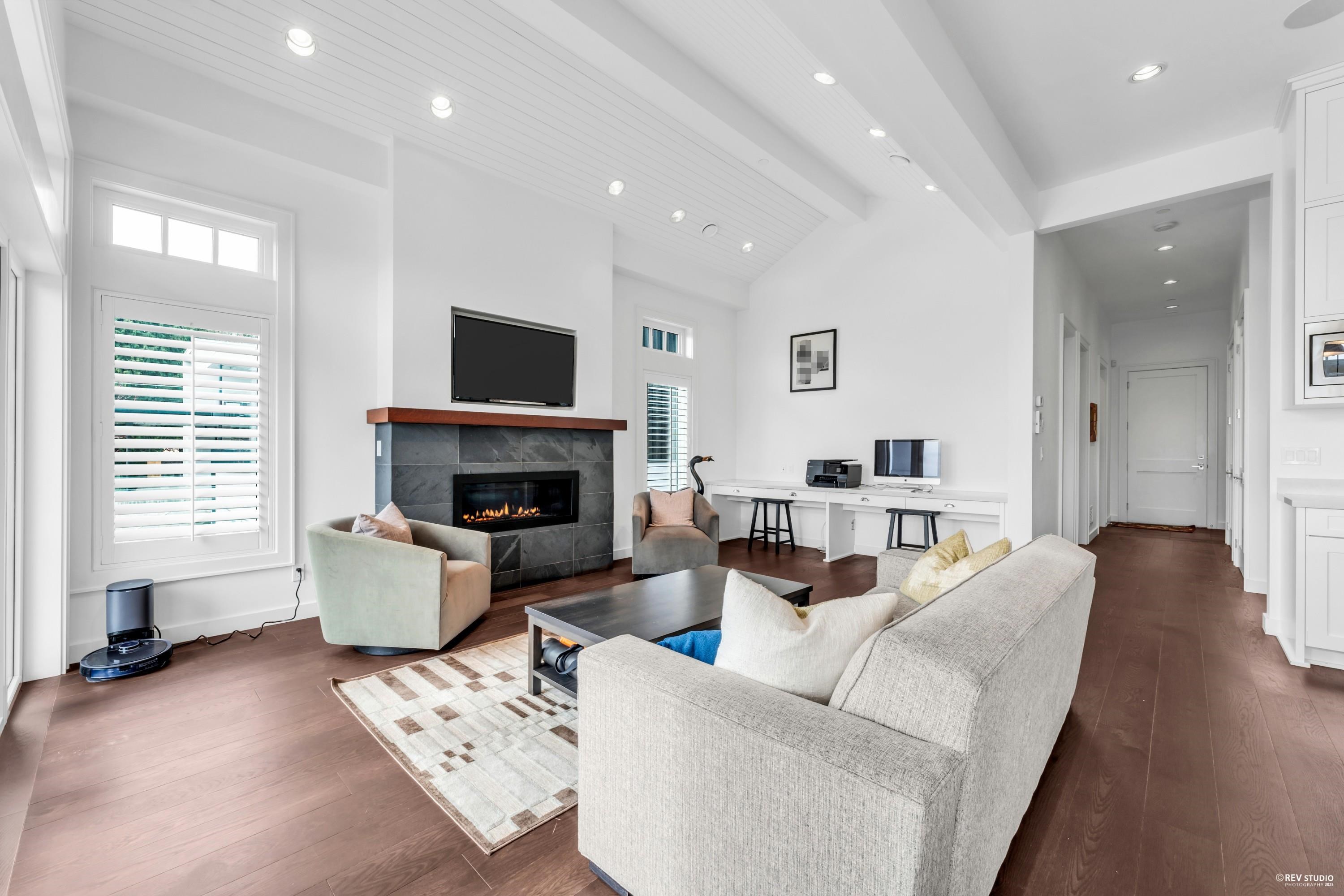 Listing image of 2478 OTTAWA AVENUE