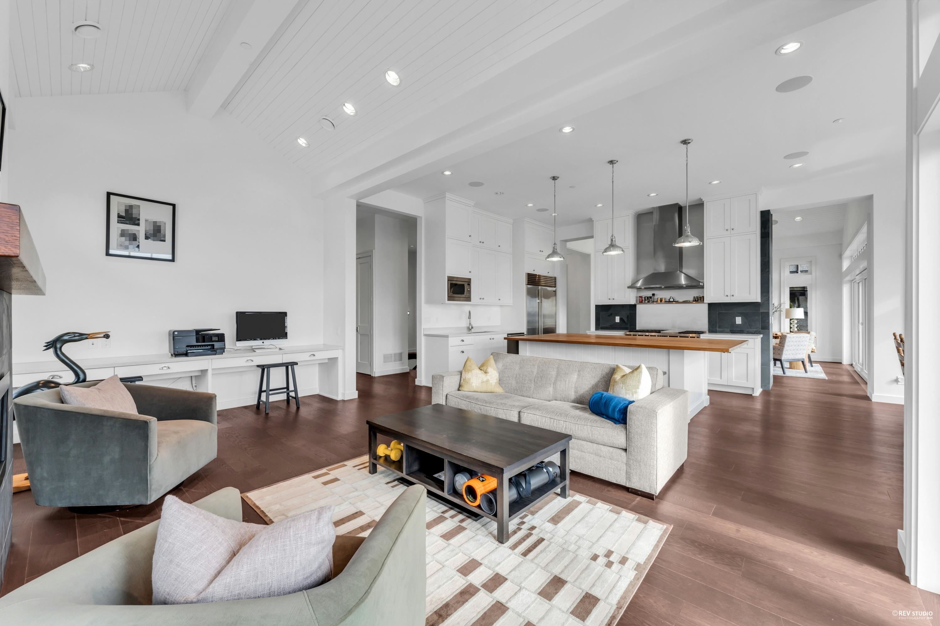 Listing image of 2478 OTTAWA AVENUE