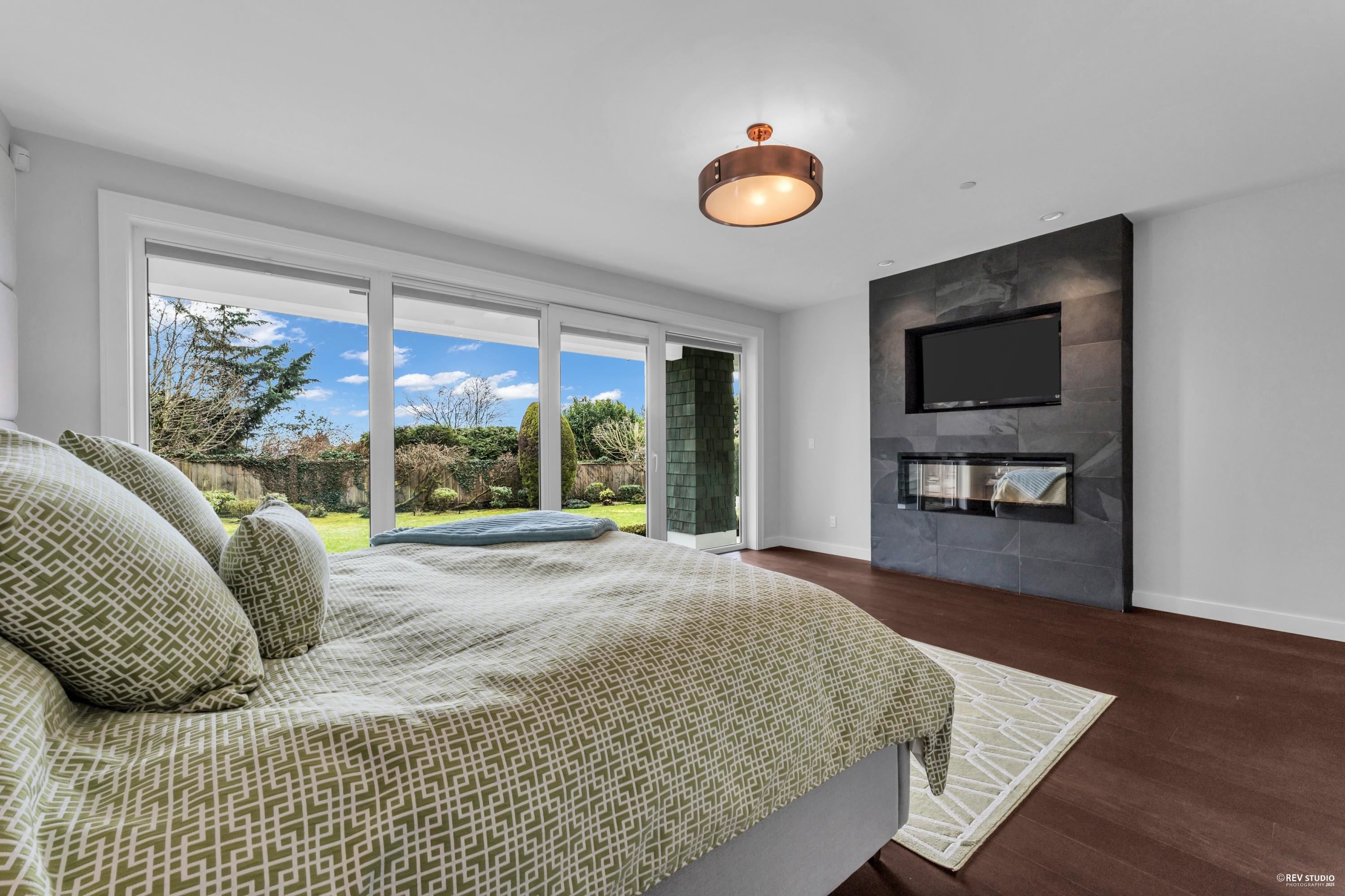 Listing image of 2478 OTTAWA AVENUE