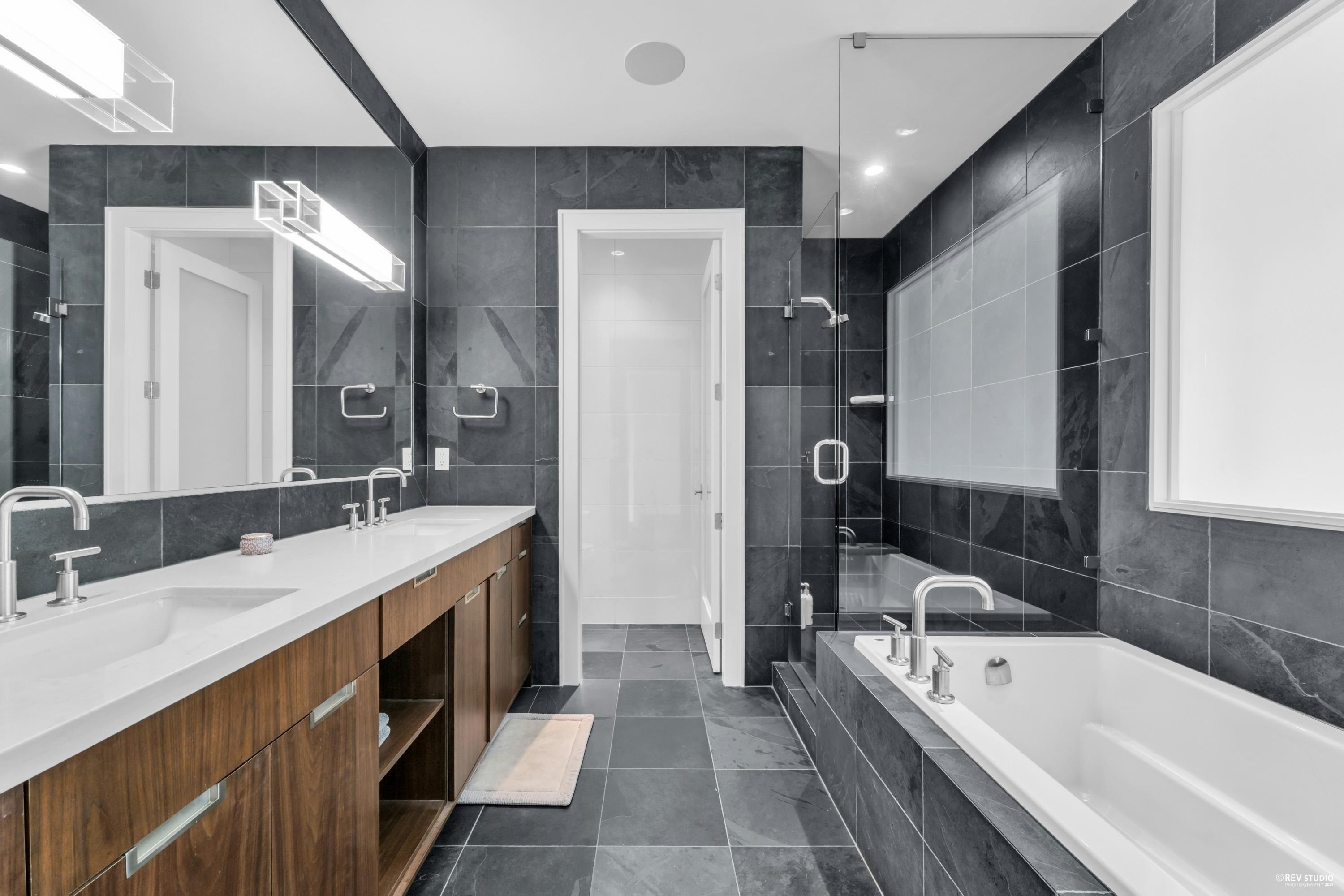 Listing image of 2478 OTTAWA AVENUE