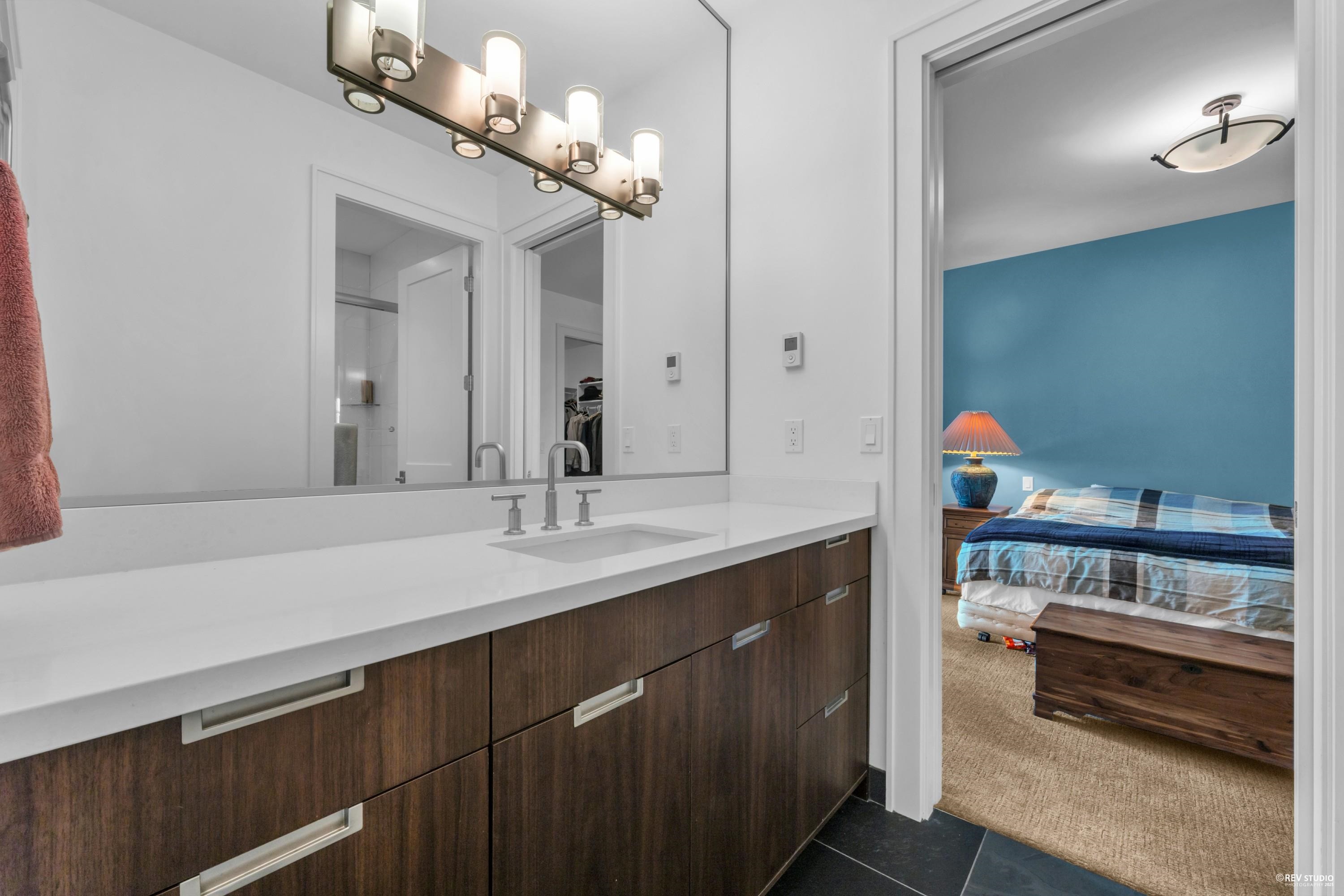 Listing image of 2478 OTTAWA AVENUE