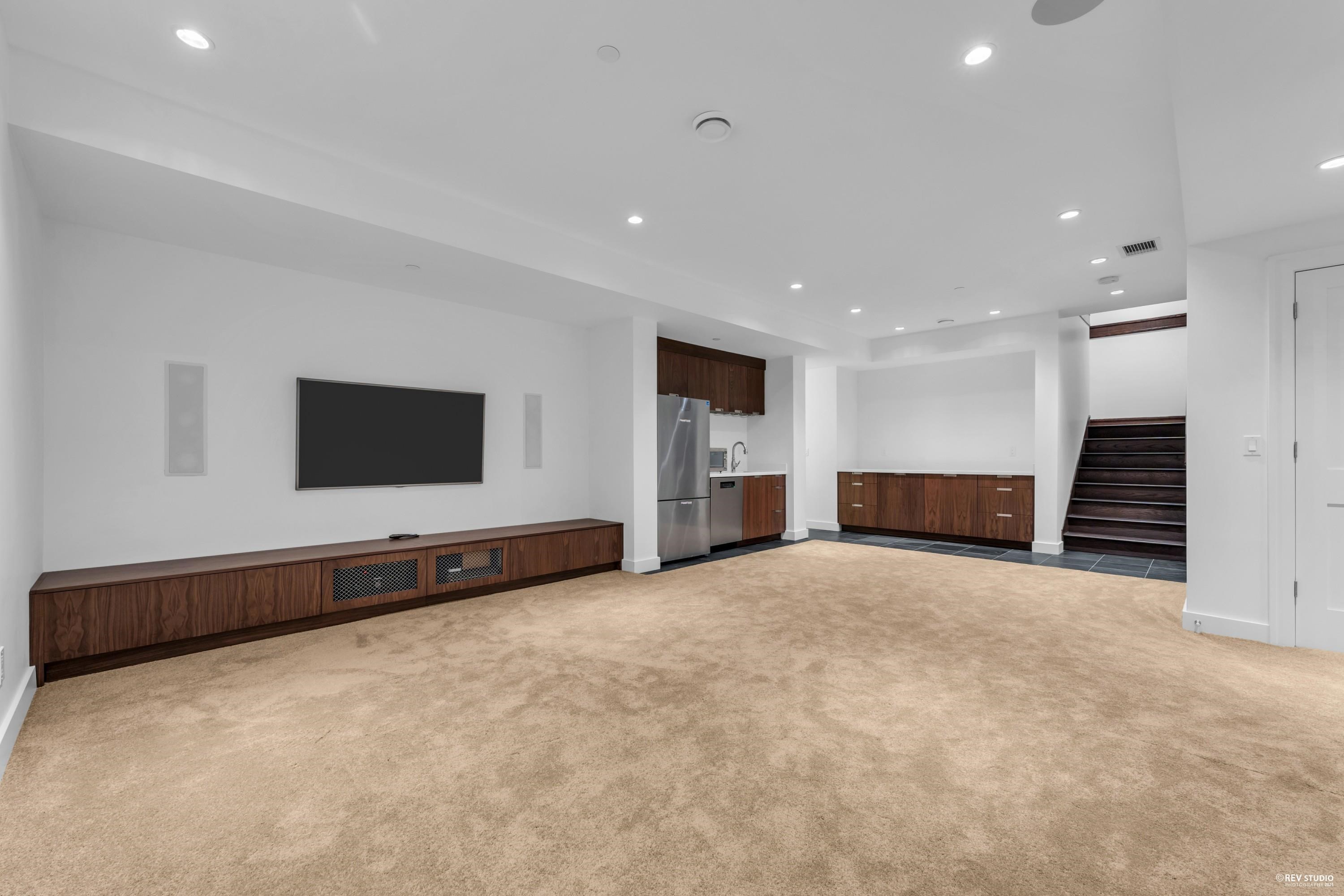 Listing image of 2478 OTTAWA AVENUE