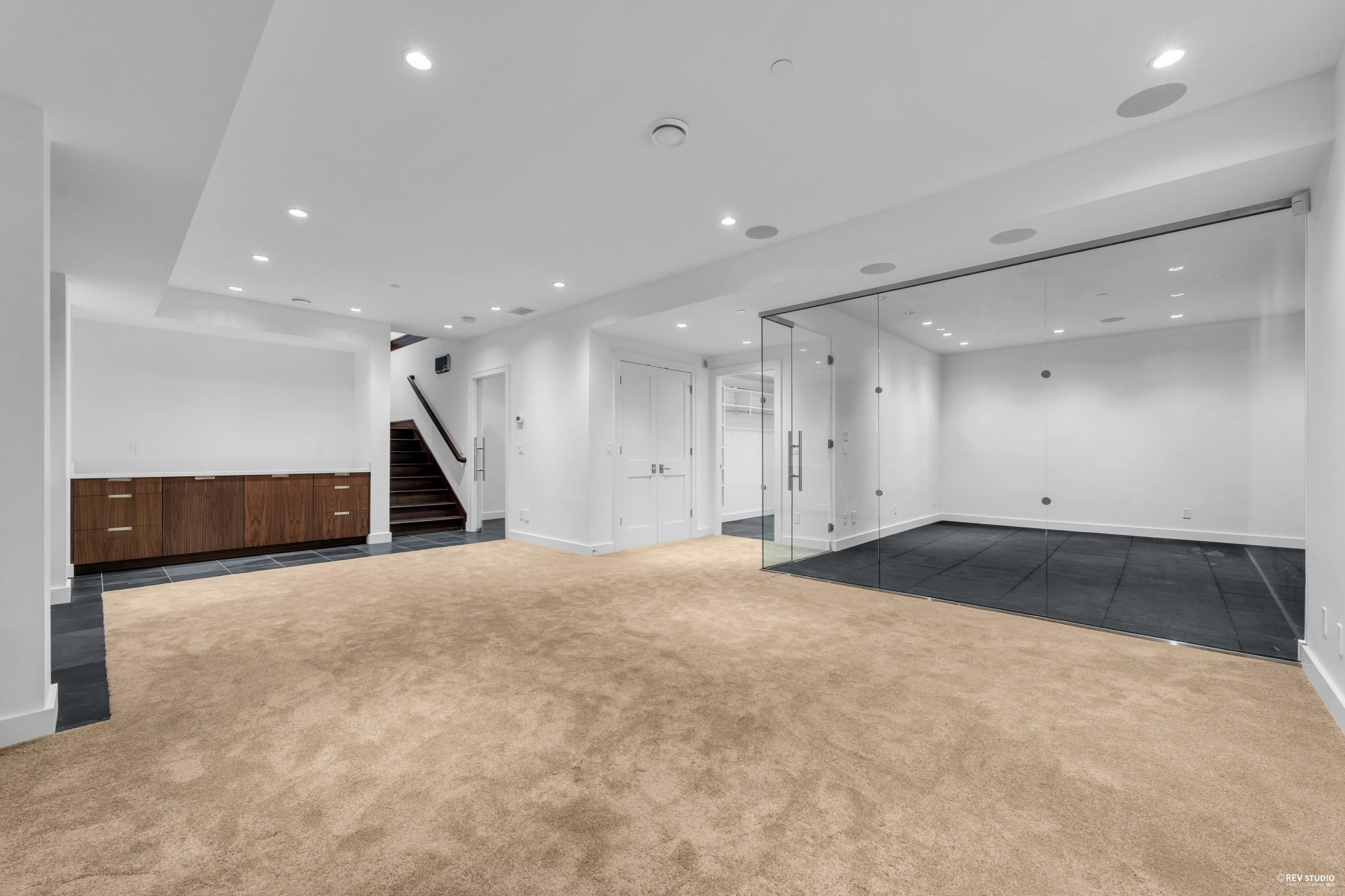Listing image of 2478 OTTAWA AVENUE