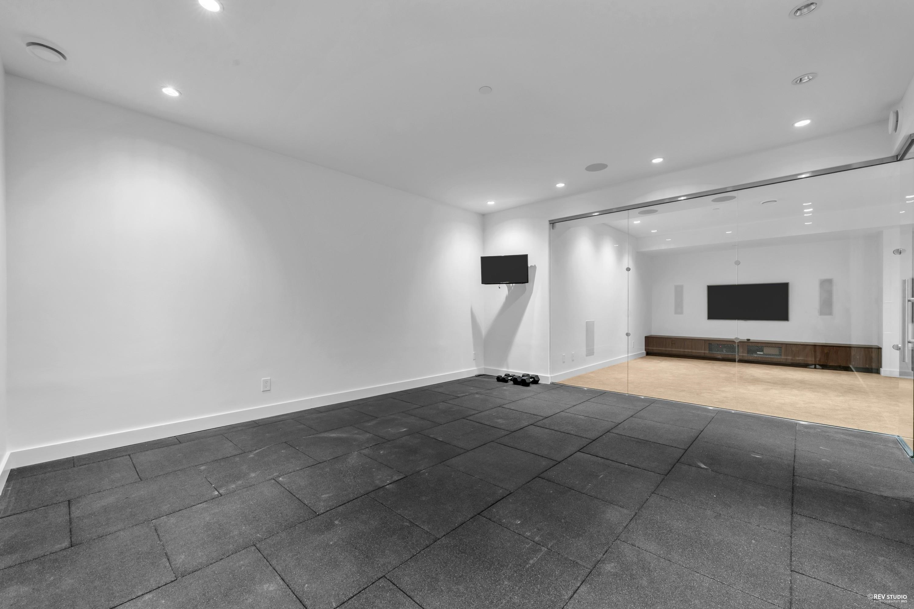 Listing image of 2478 OTTAWA AVENUE