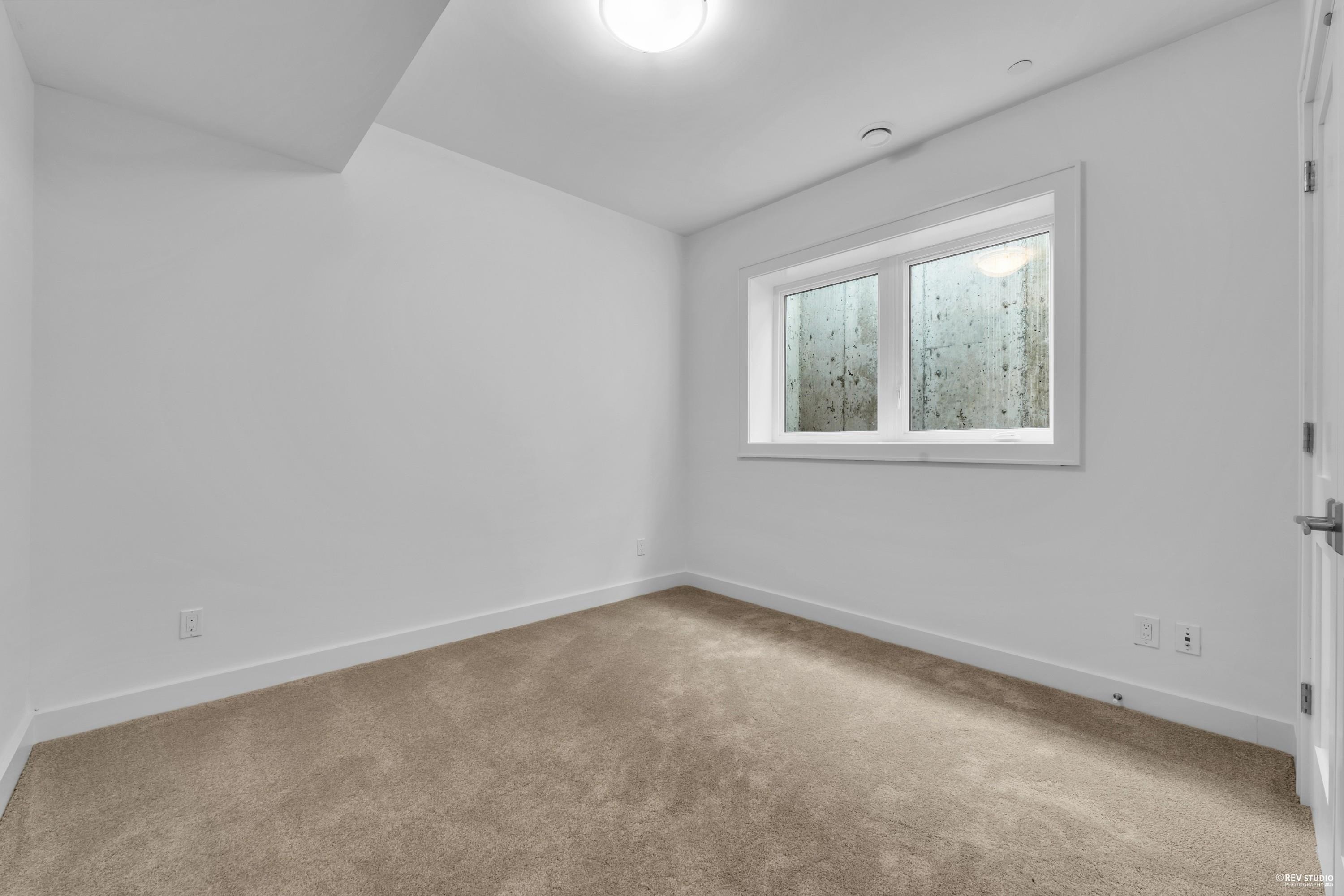 Listing image of 2478 OTTAWA AVENUE