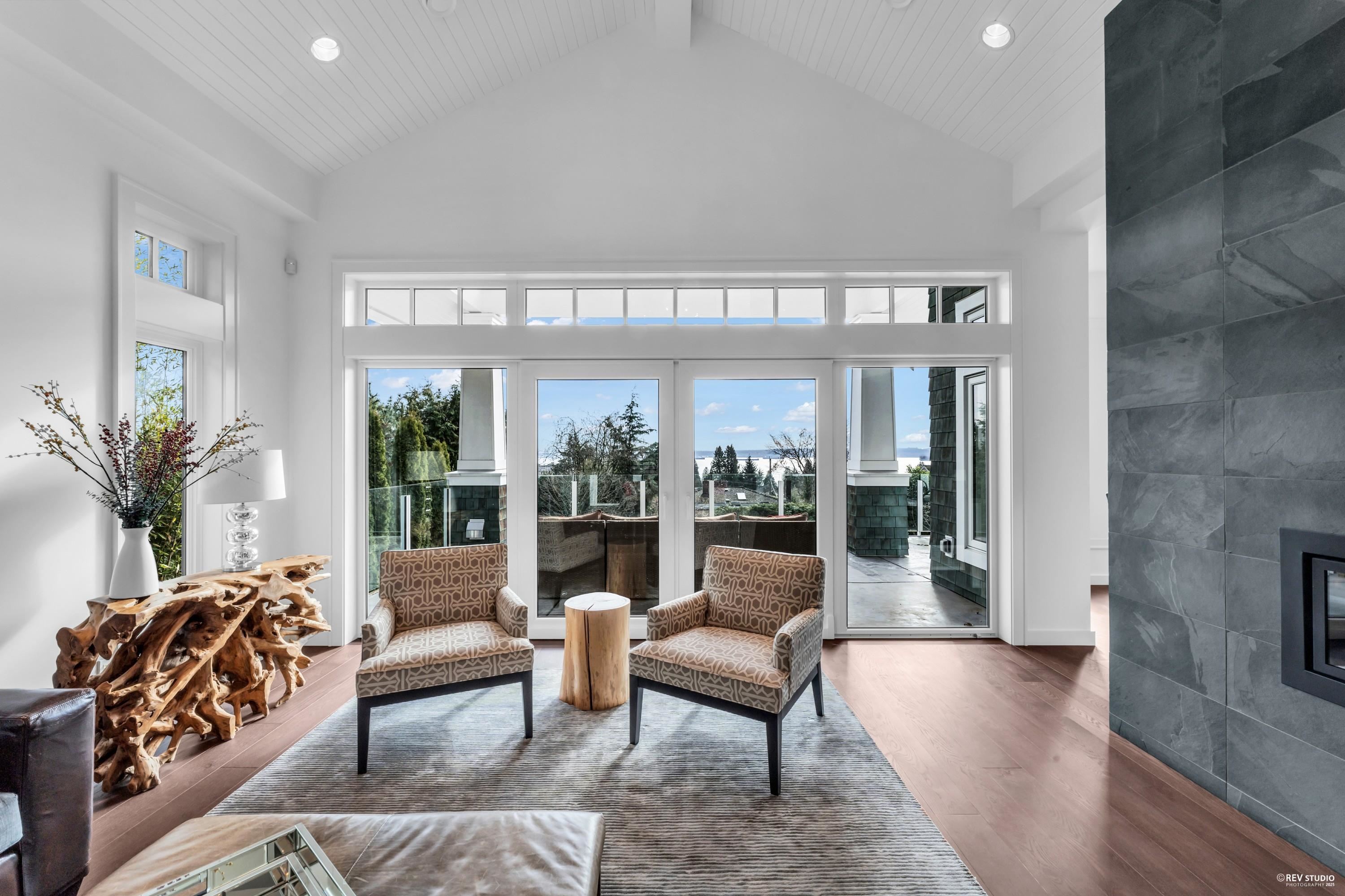 Listing image of 2478 OTTAWA AVENUE