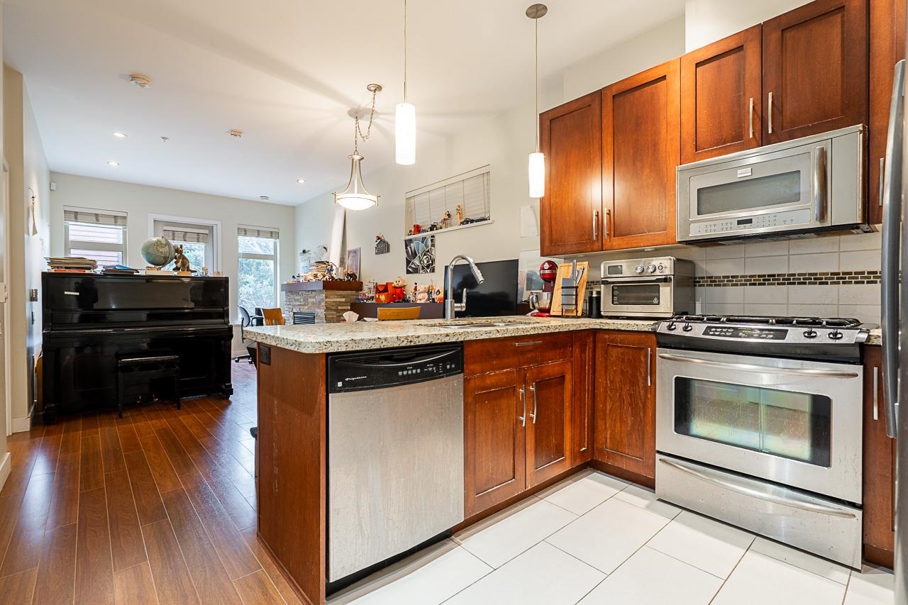 Listing image of 107 116 W 23RD STREET