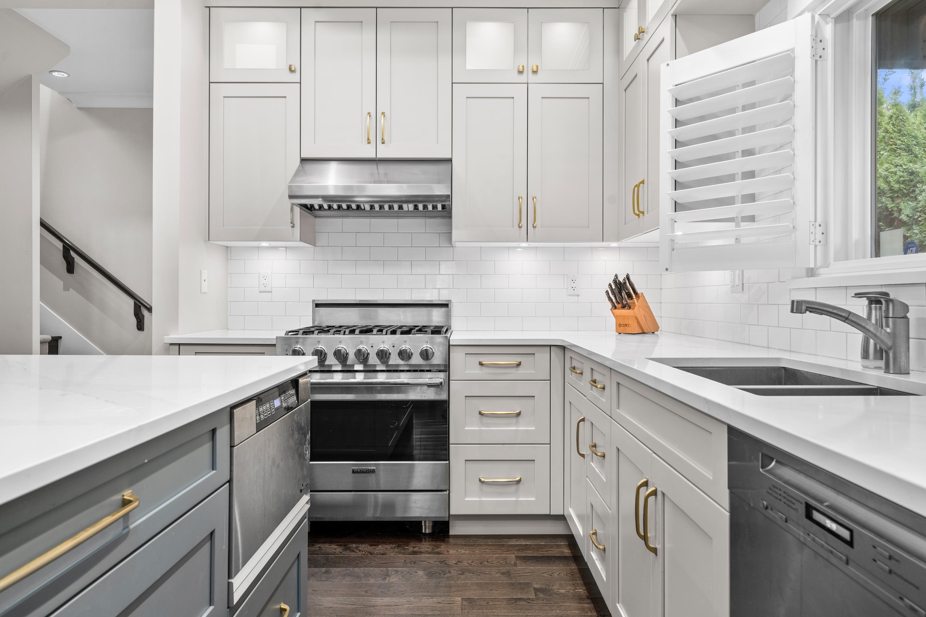 Listing image of 415 W 16TH STREET