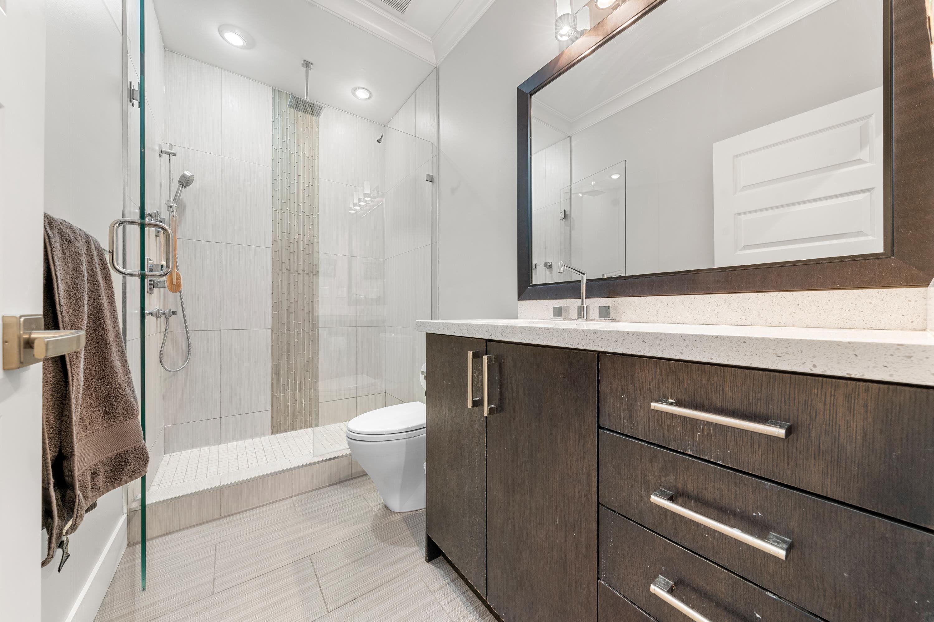 Listing image of 415 W 16TH STREET