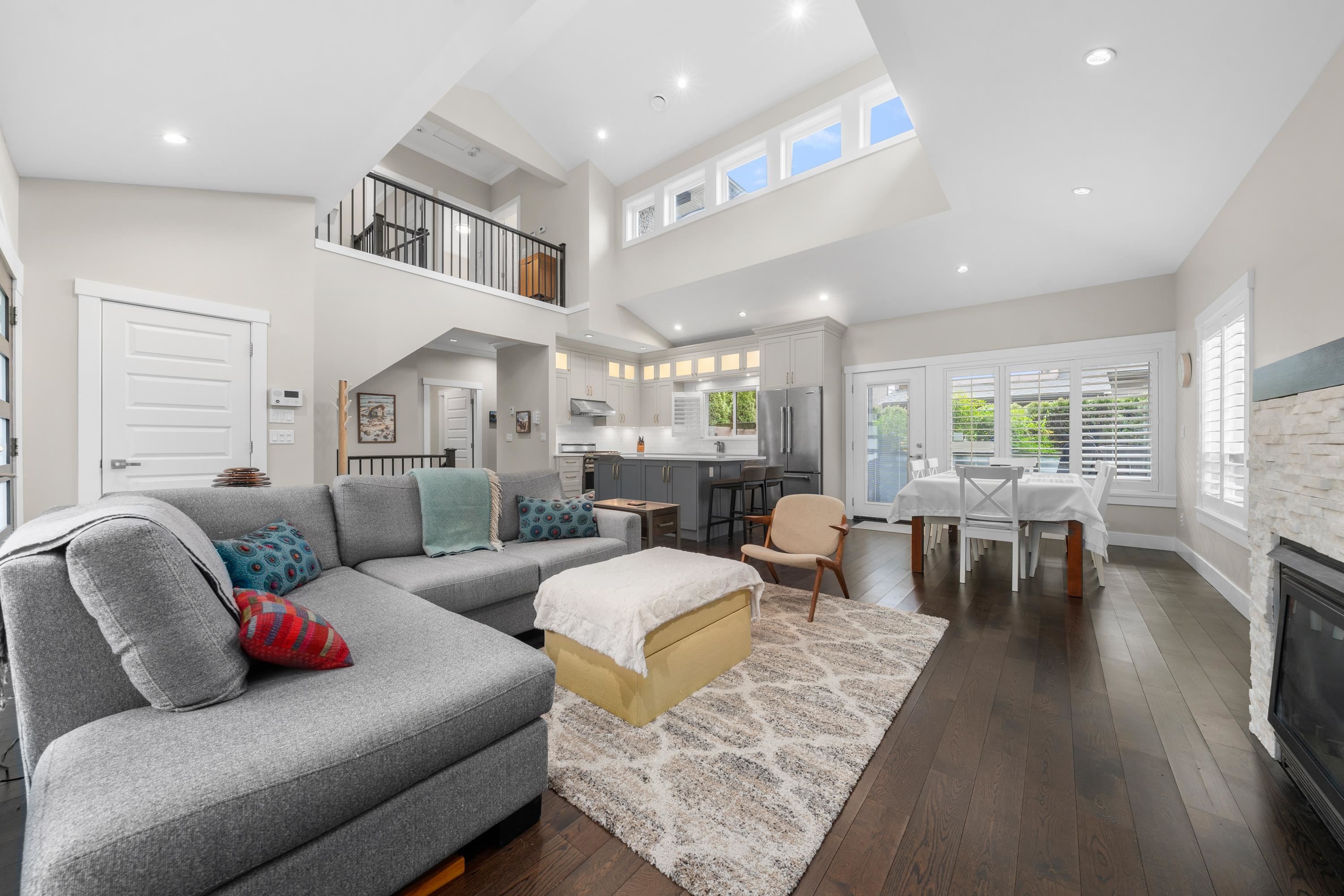 Listing image of 415 W 16TH STREET