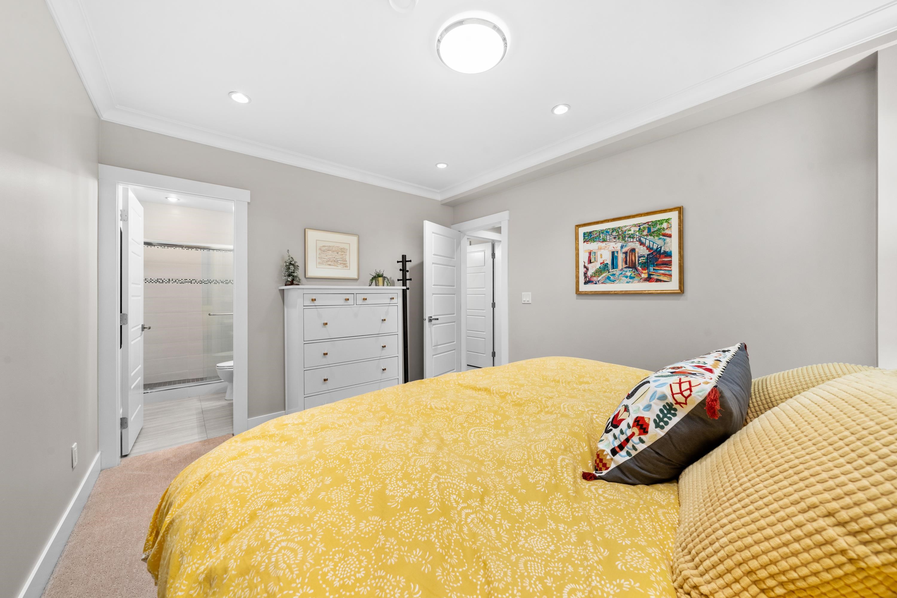 Listing image of 415 W 16TH STREET