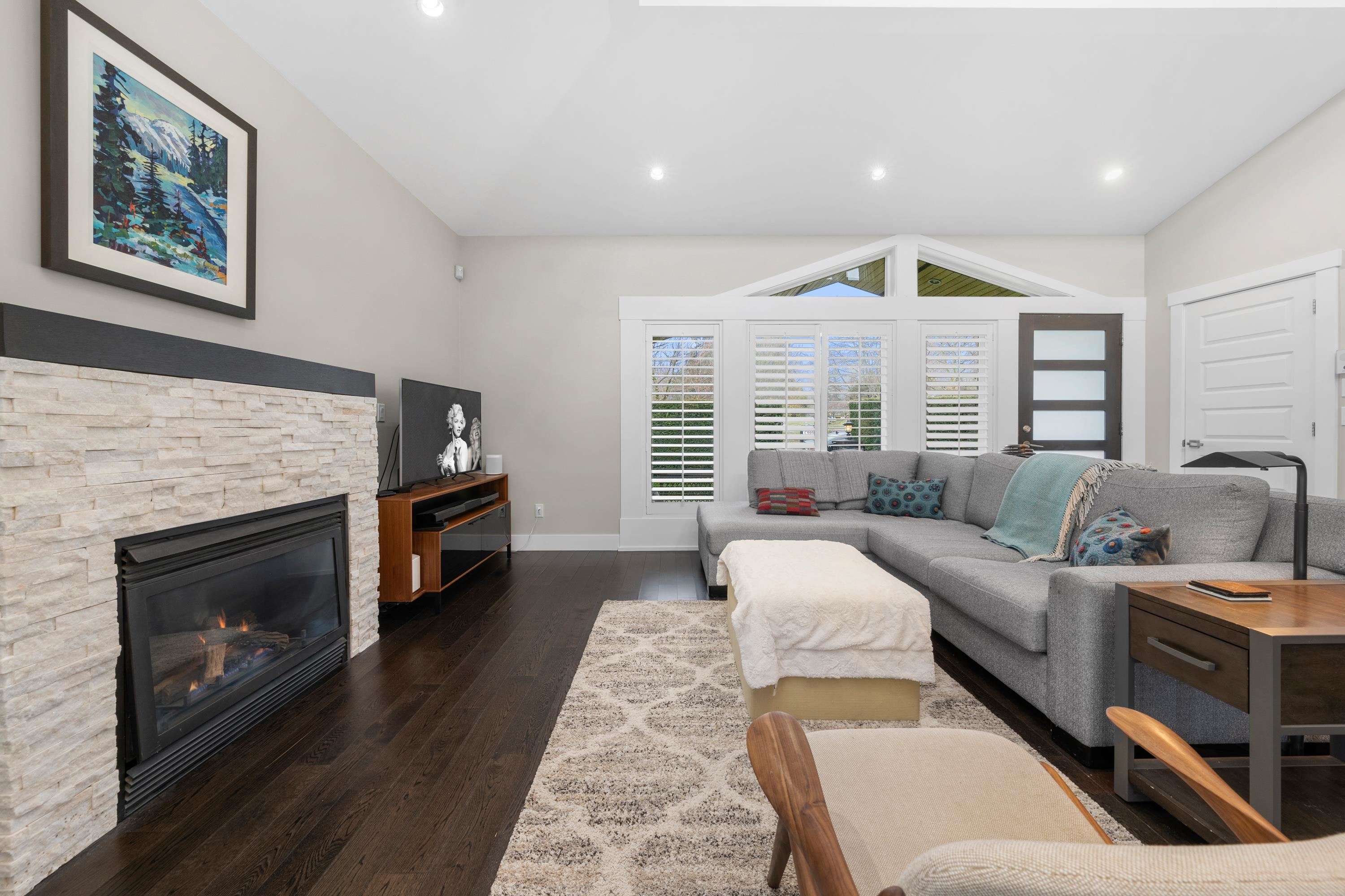 Listing image of 415 W 16TH STREET