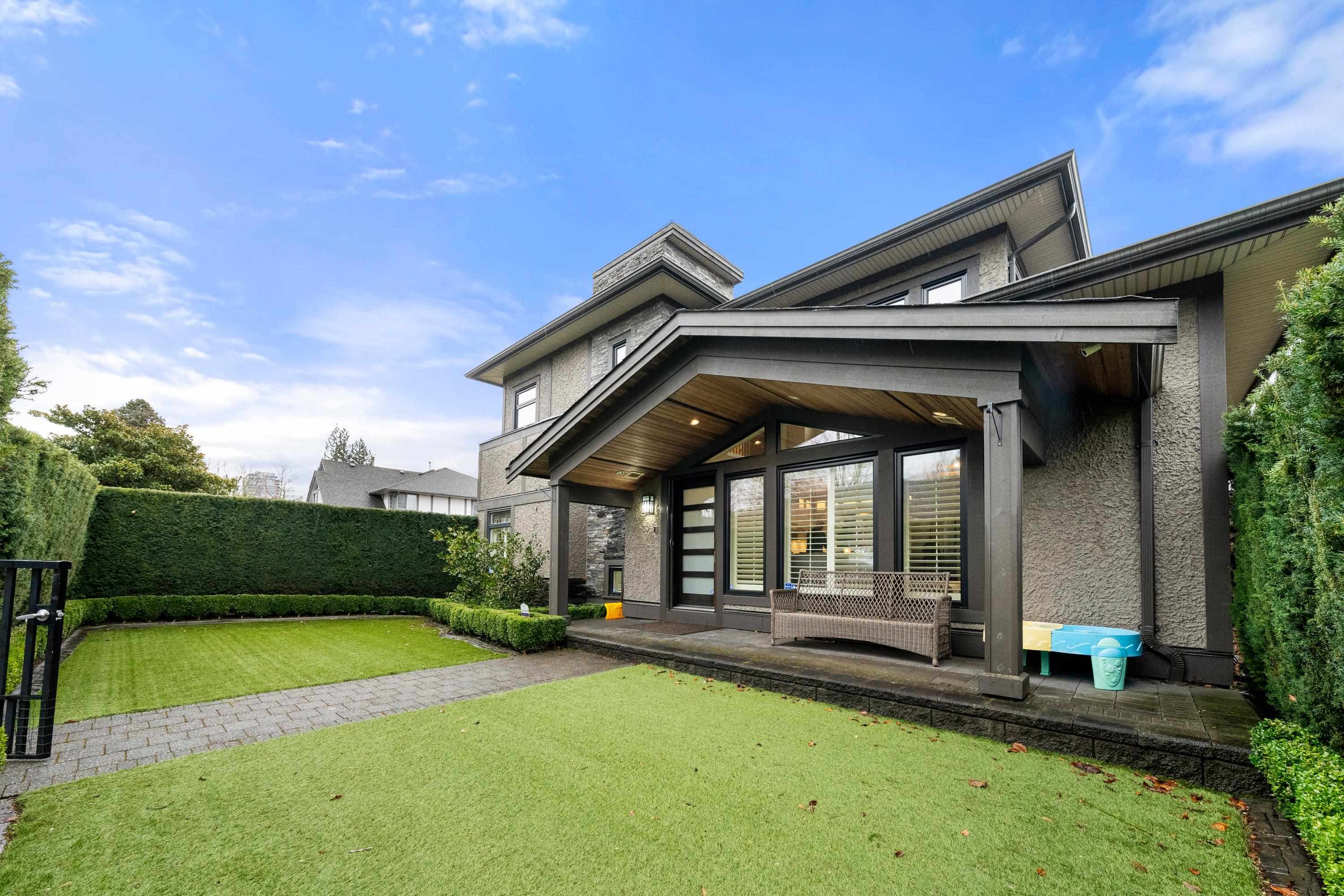 Listing image of 415 W 16TH STREET