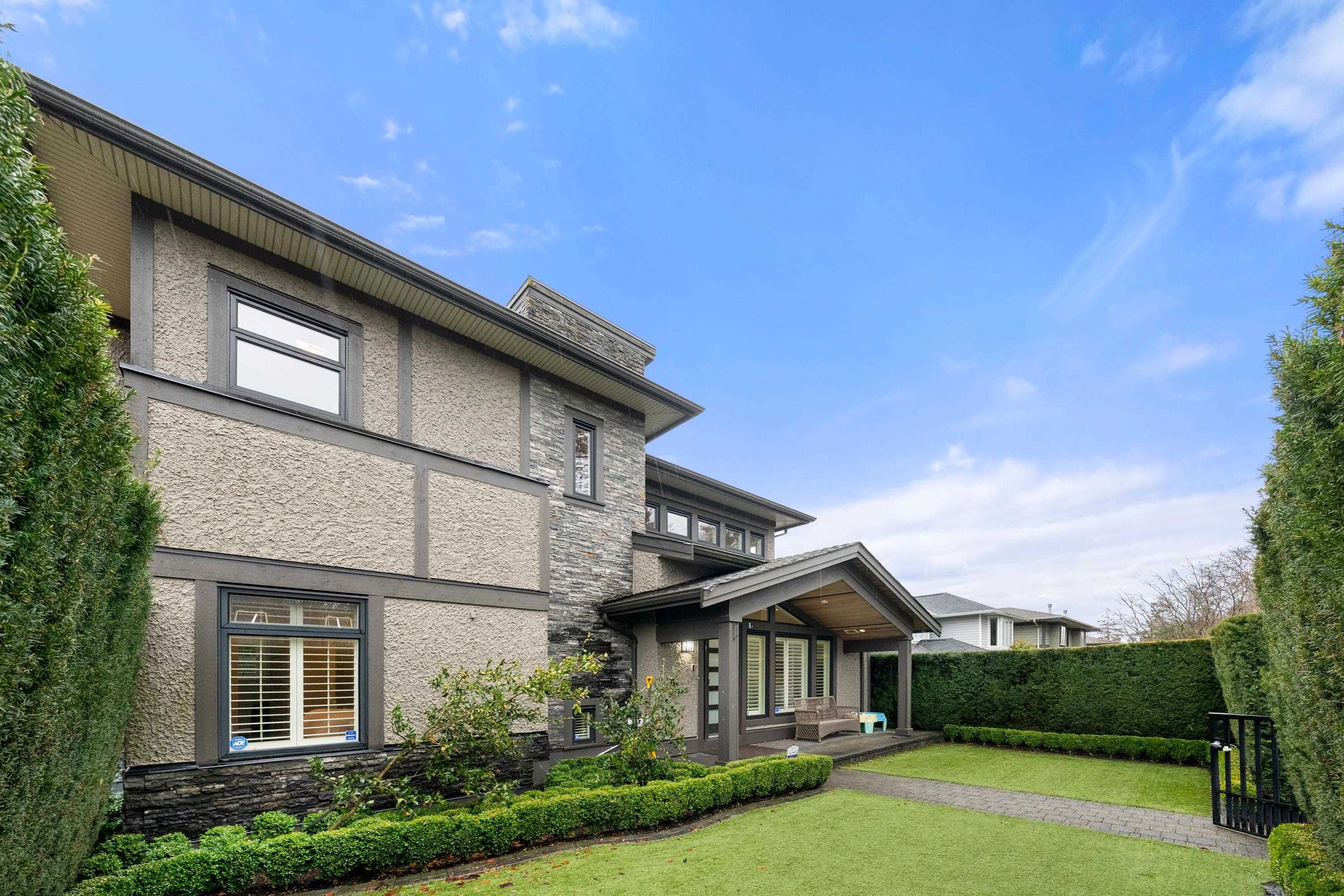 Listing image of 415 W 16TH STREET