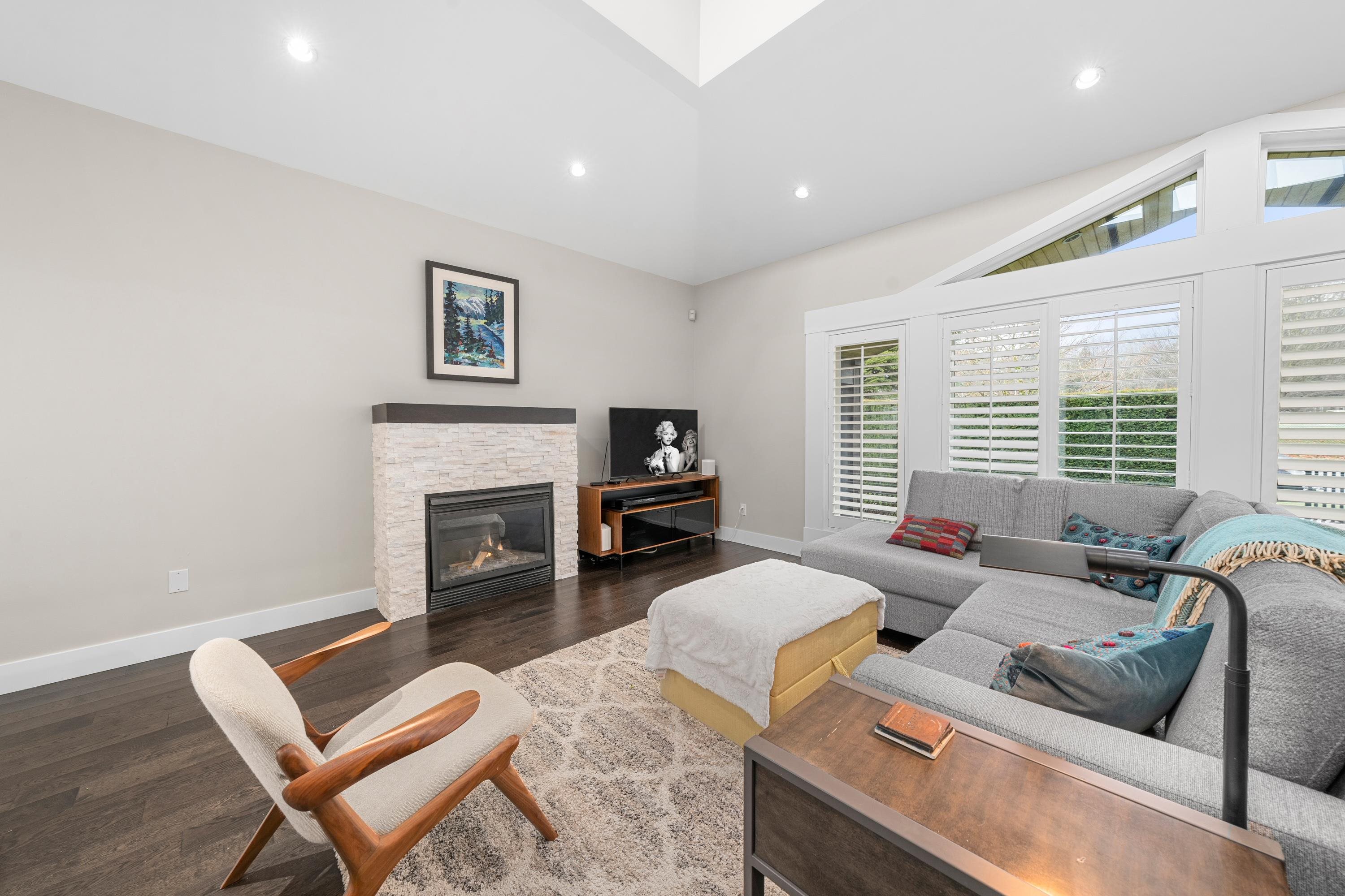 Listing image of 415 W 16TH STREET