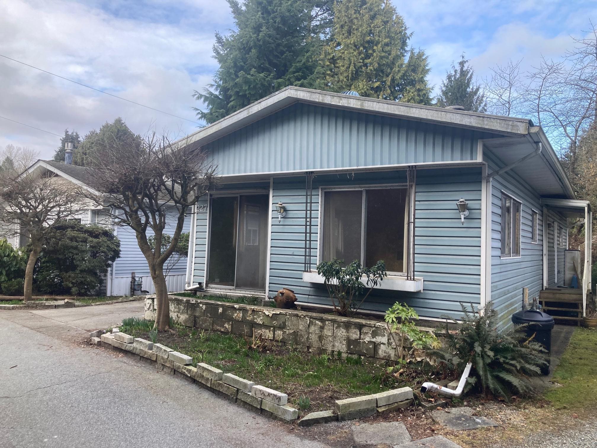 Listing image of 227 TOMAHAWK AVENUE
