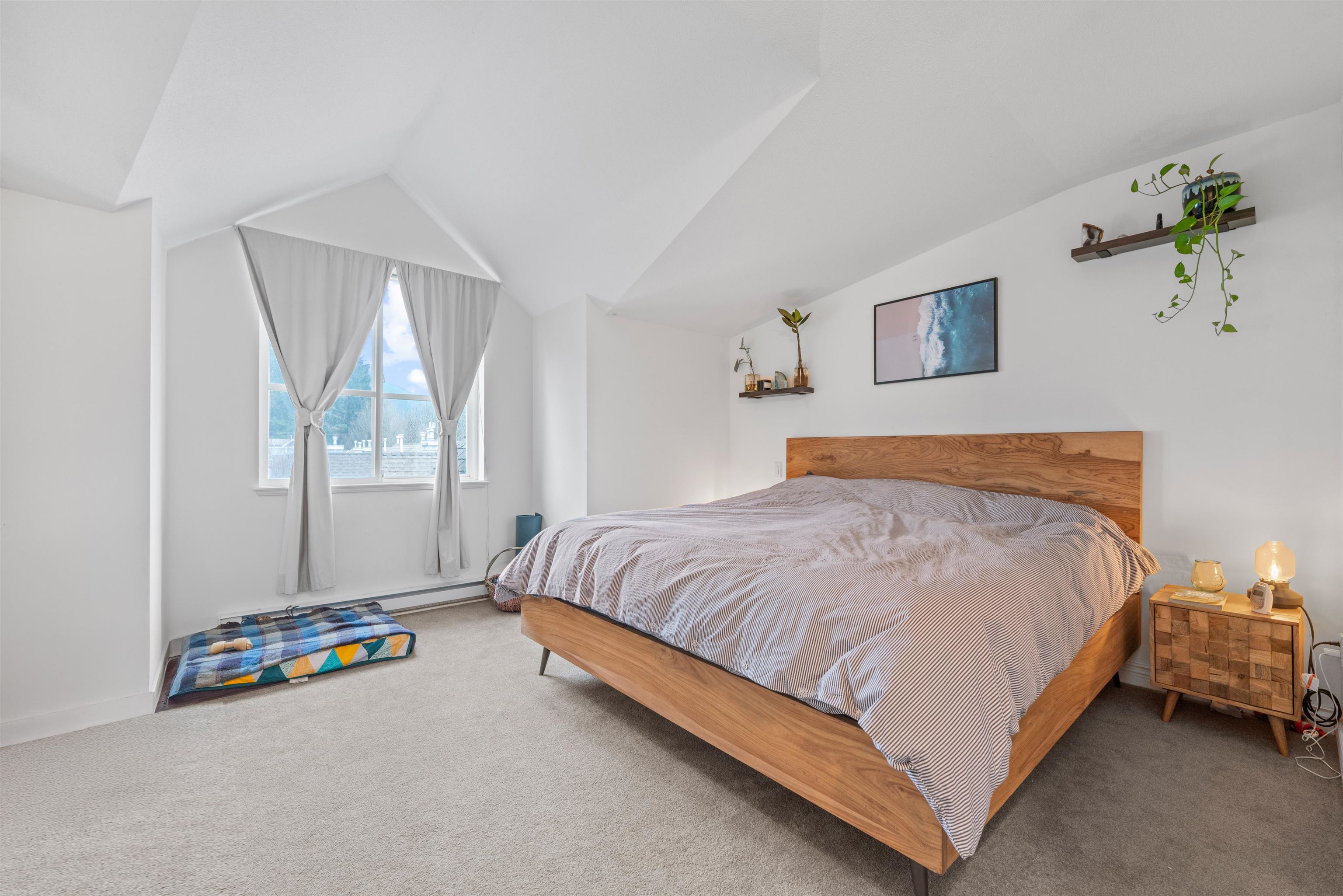 Listing image of 6 2688 MOUNTAIN HIGHWAY